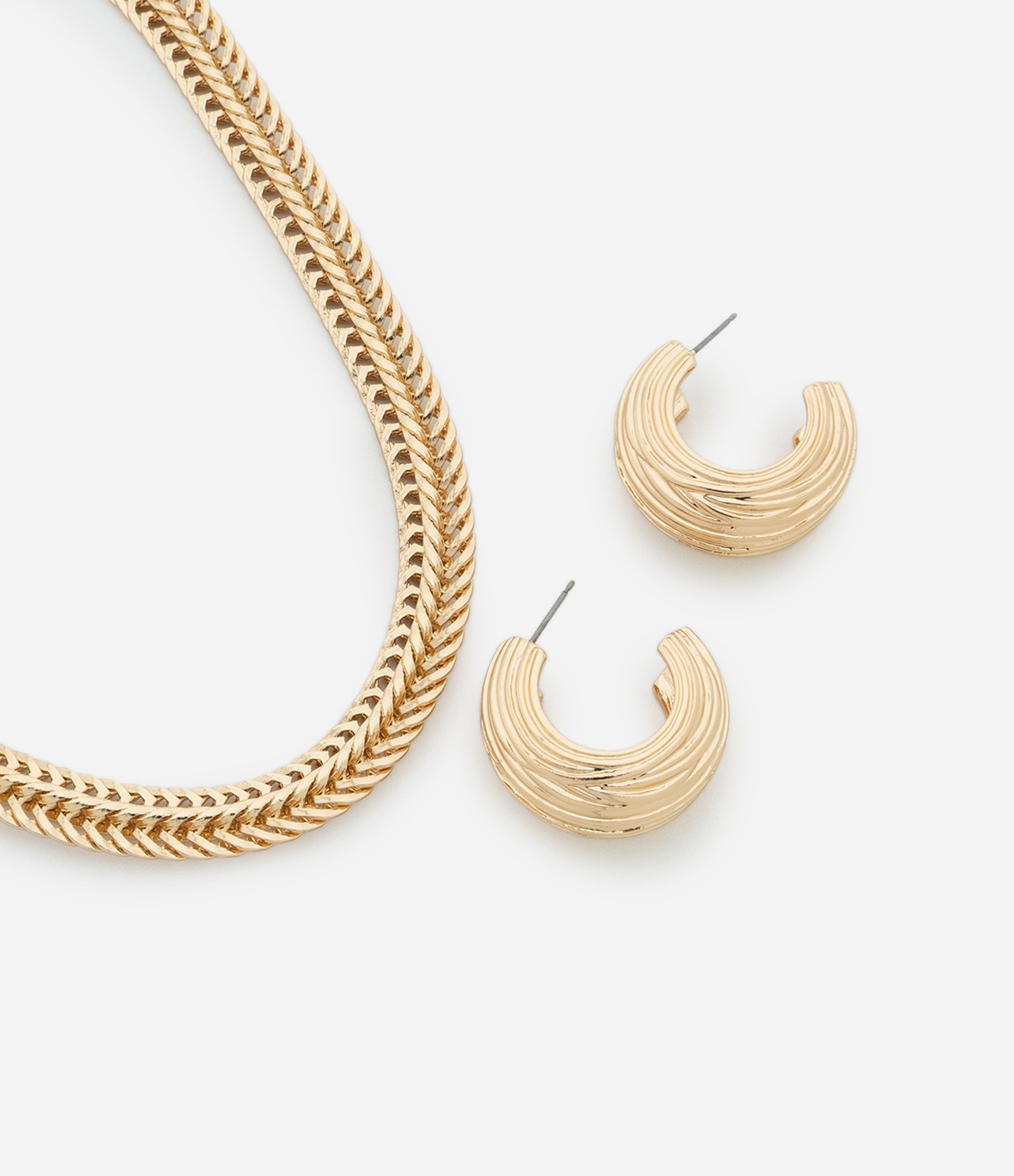 Conjunto de Colar Curto Duplo com Textura e Brincos Argola Dourado 1