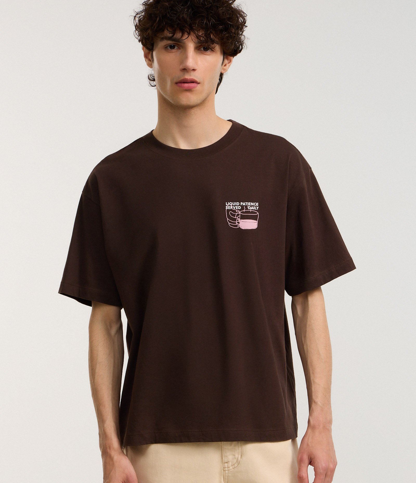 Camiseta Boxy em Algodão com Estampa de Café Marrom 1