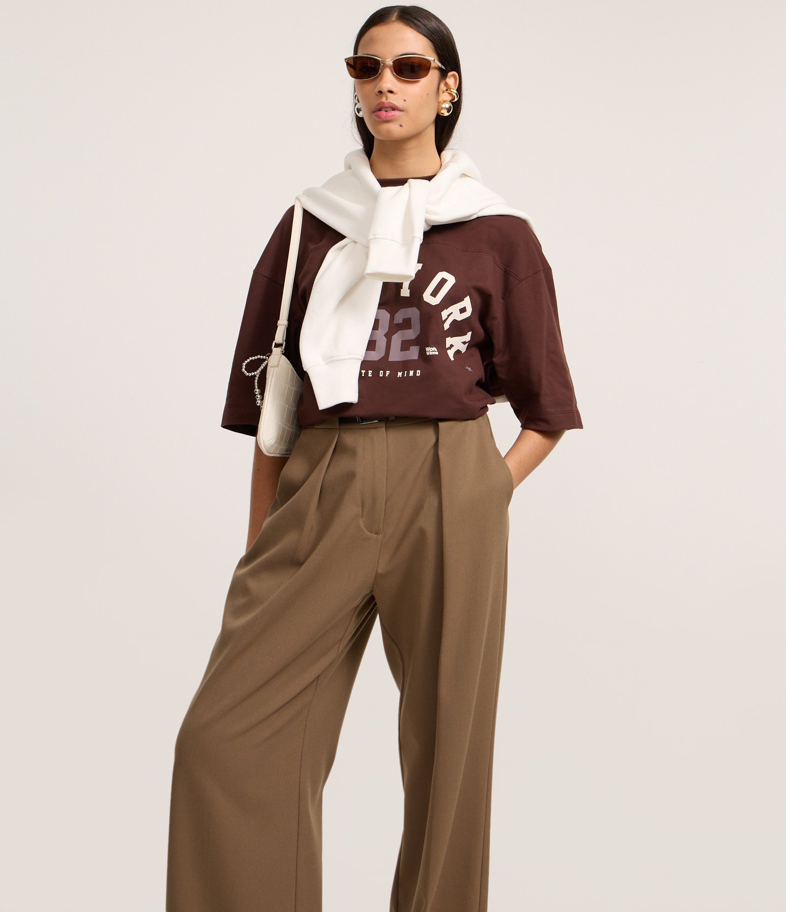 Calça Pantalona em Alfaiataria com Cinto Marrom 2