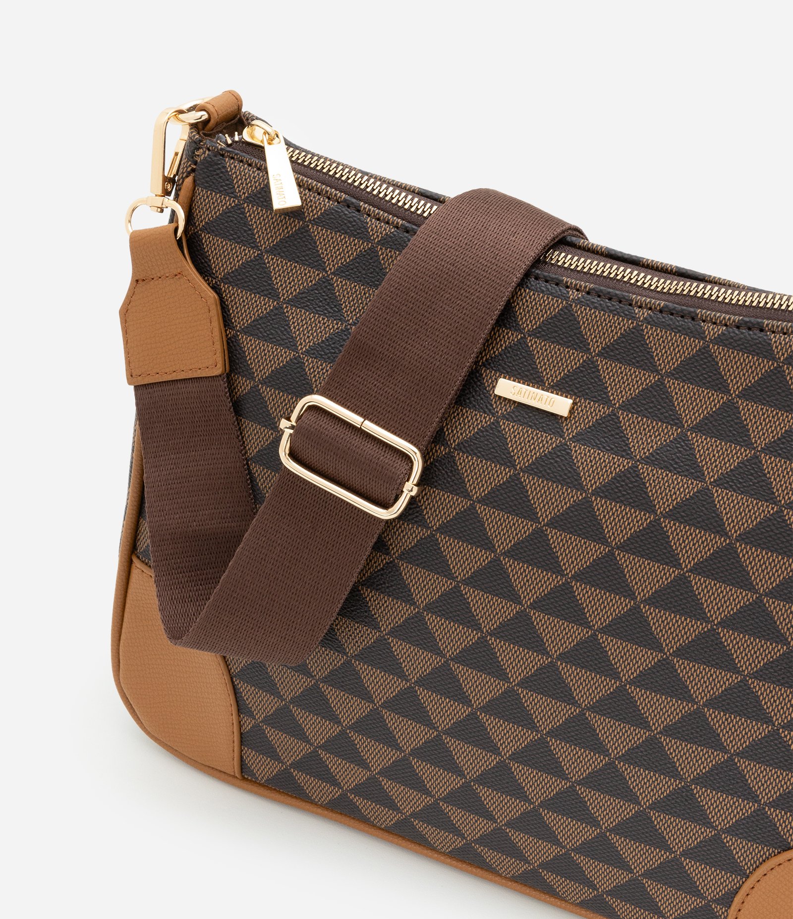 Bolsa Postman Média com Estampa Triangular Marrom 4