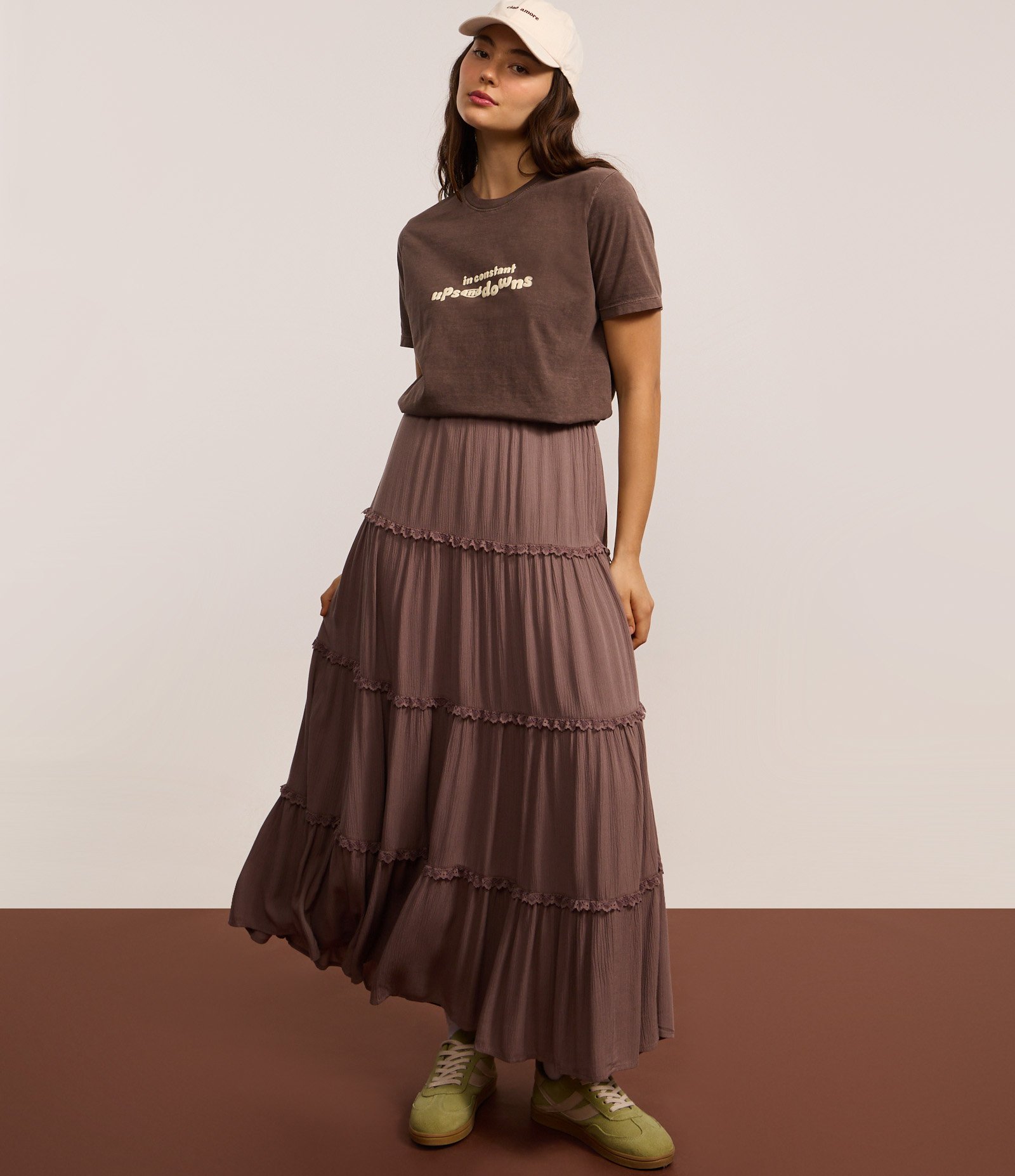 Saia Long Midi em Viscose com Babados e Textura Marrom 5