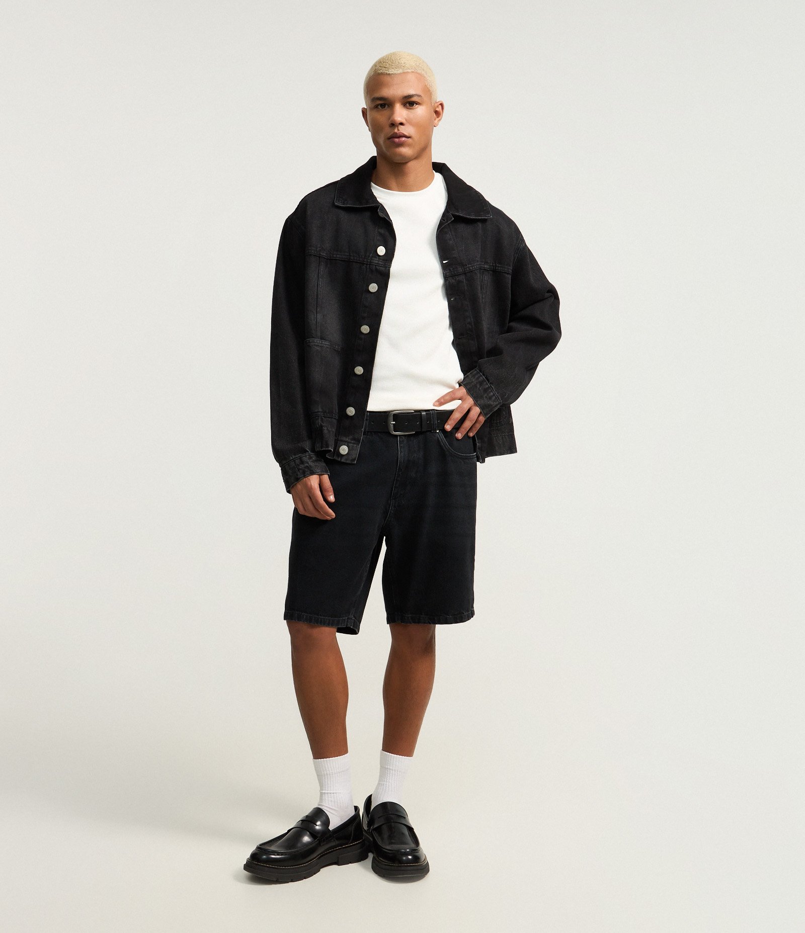 Bermuda Slim em Jeans com Bolsos Preto 1