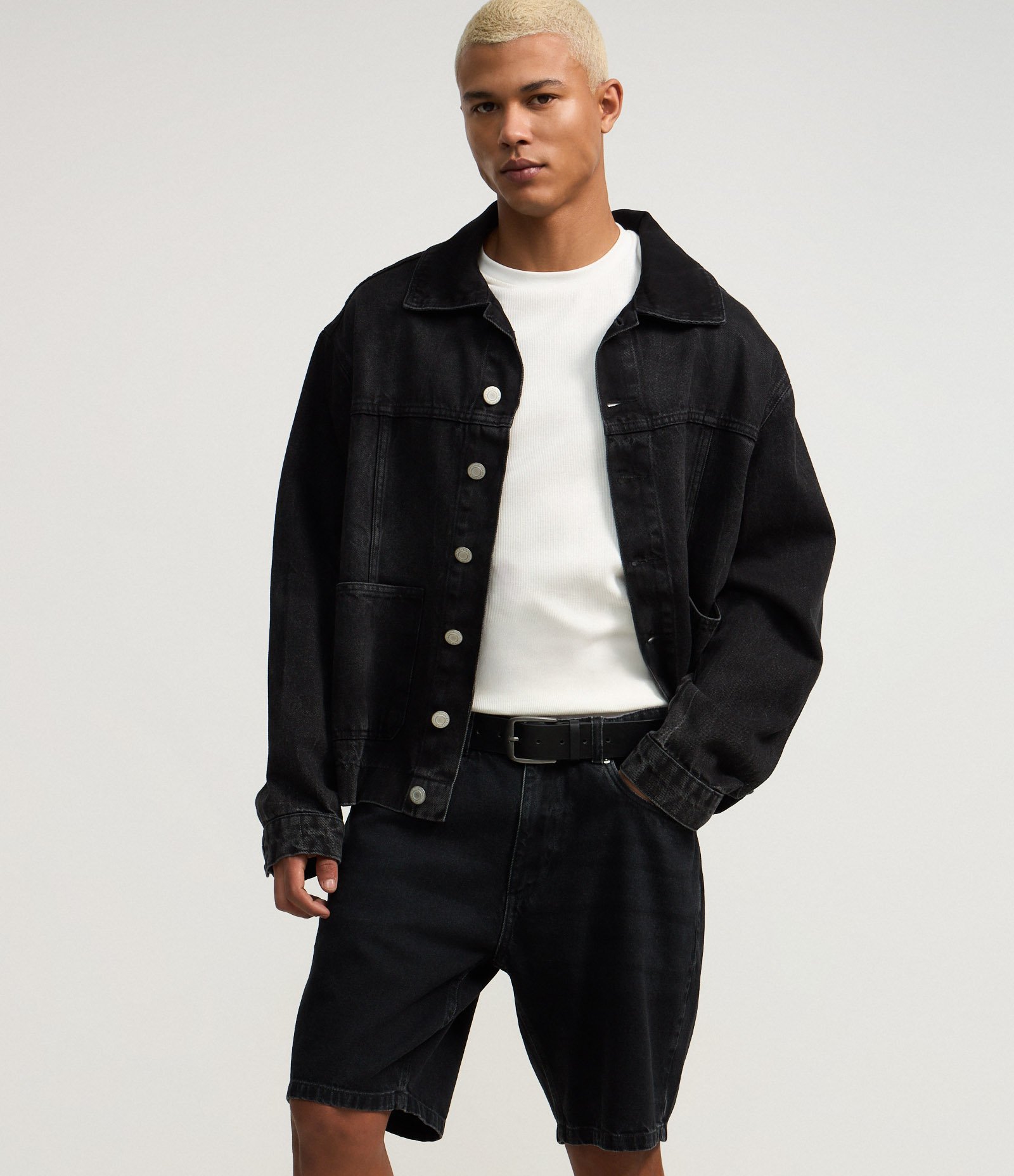 Bermuda Slim em Jeans com Bolsos Preto 3