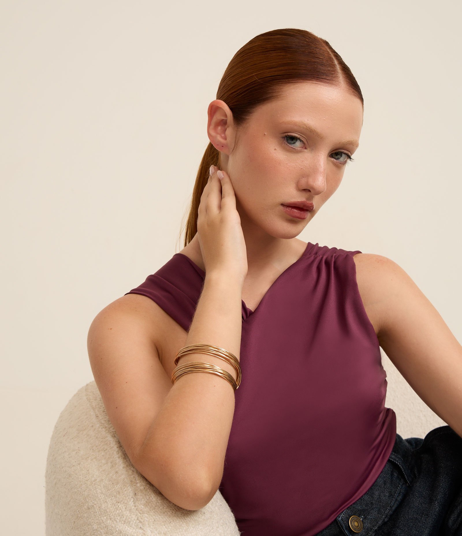 Bracelete Rígido com Acabamento Aramado Torcido Dourado 1