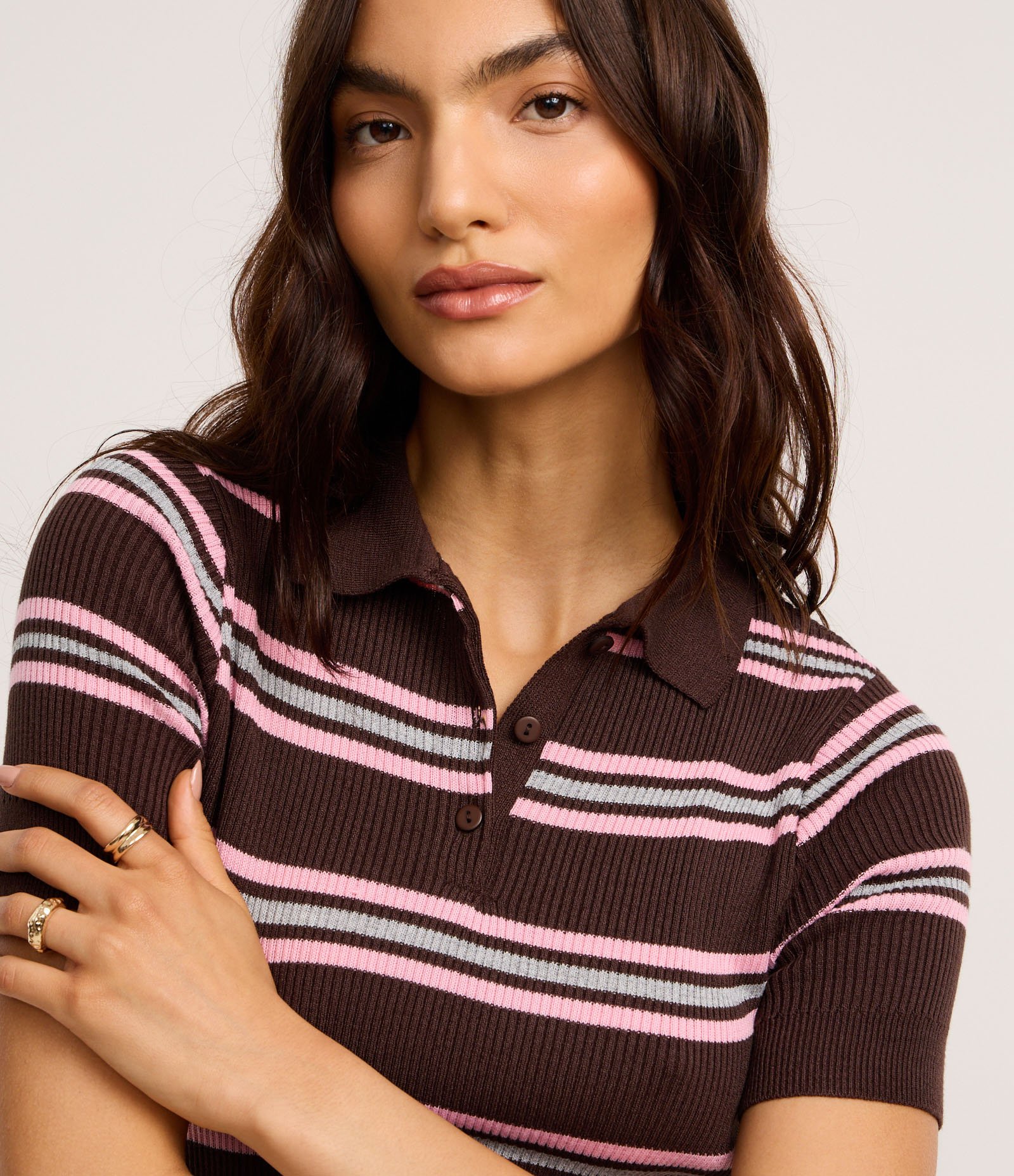 Blusa Canelada em Tricô Listrado com Gola Polo Marrom 3