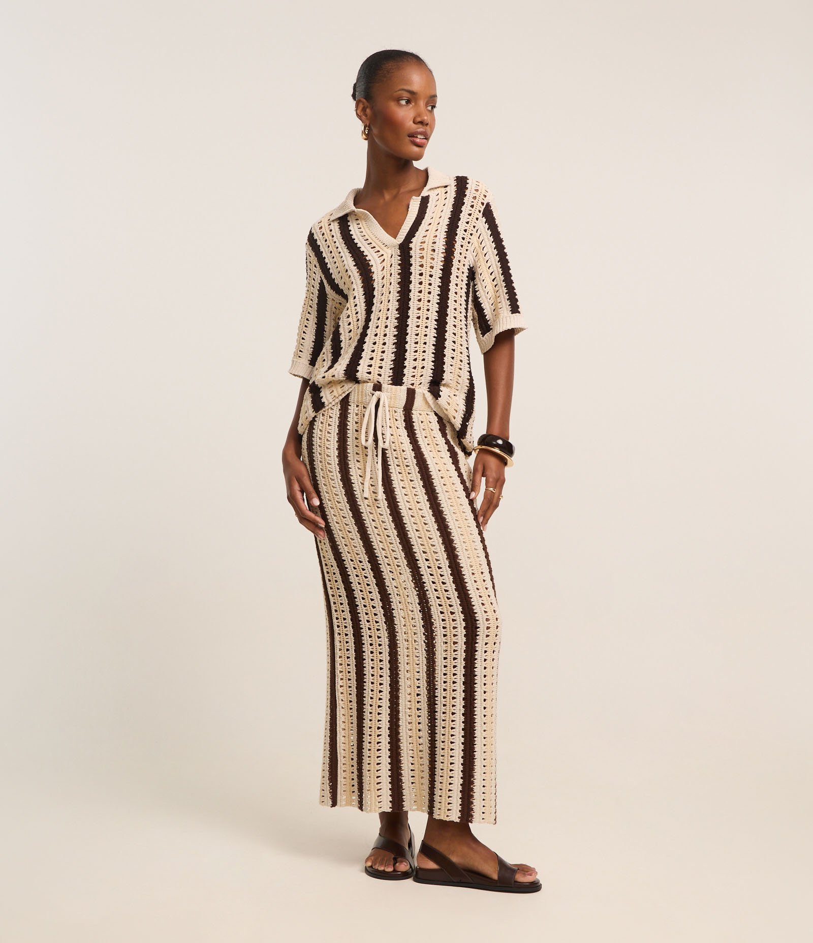 Blusa Boxy Listrada em Tricô com Ponto Vazado de Efeito Crochê Bege/Preto 2