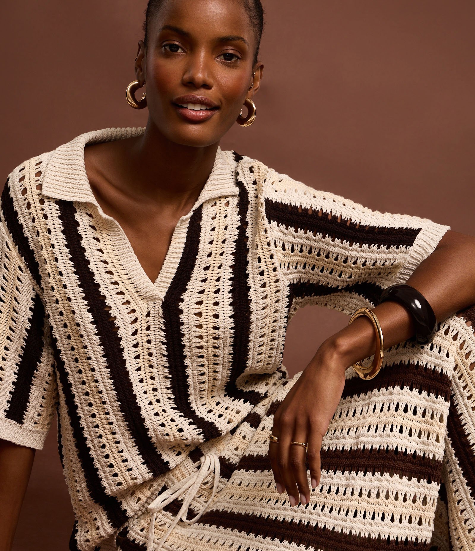 Blusa Boxy Listrada em Tricô com Ponto Vazado de Efeito Crochê Bege/Preto 6