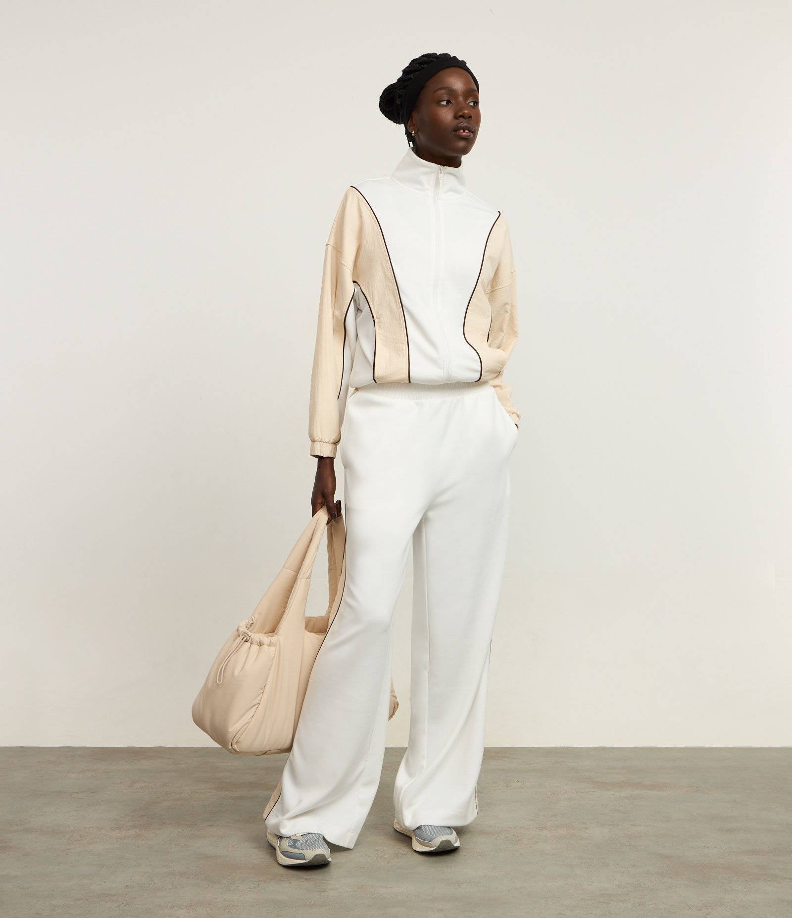 Jaqueta Esportiva em Modal com Gola Alta e Frisos Contrastantes Branco 4