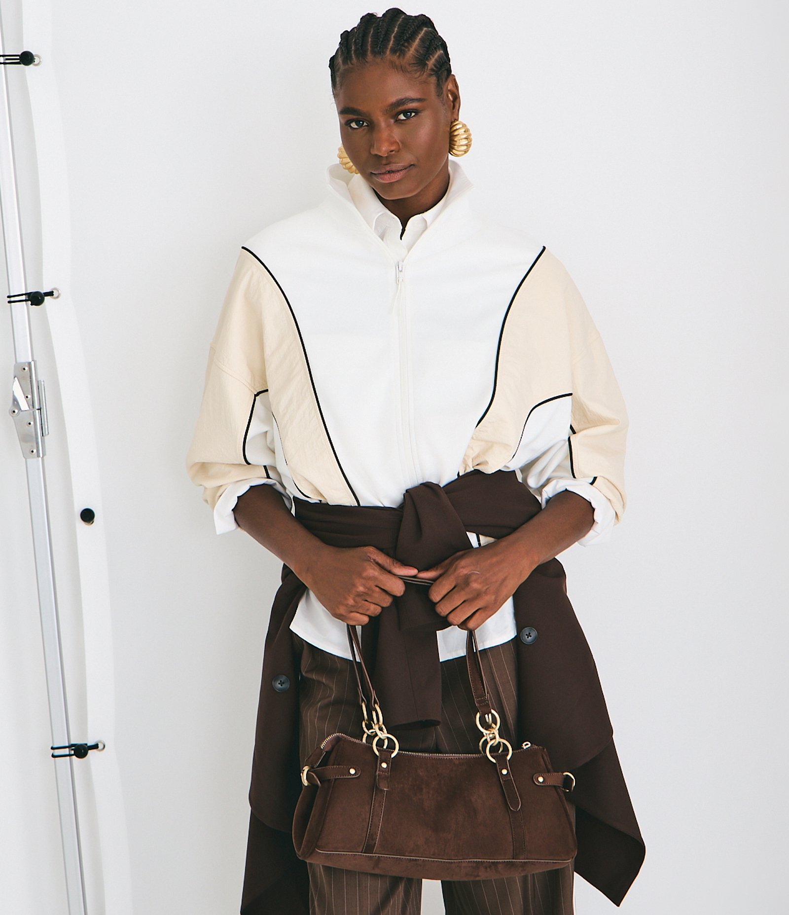 Jaqueta Esportiva em Modal com Gola Alta e Frisos Contrastantes Branco 1