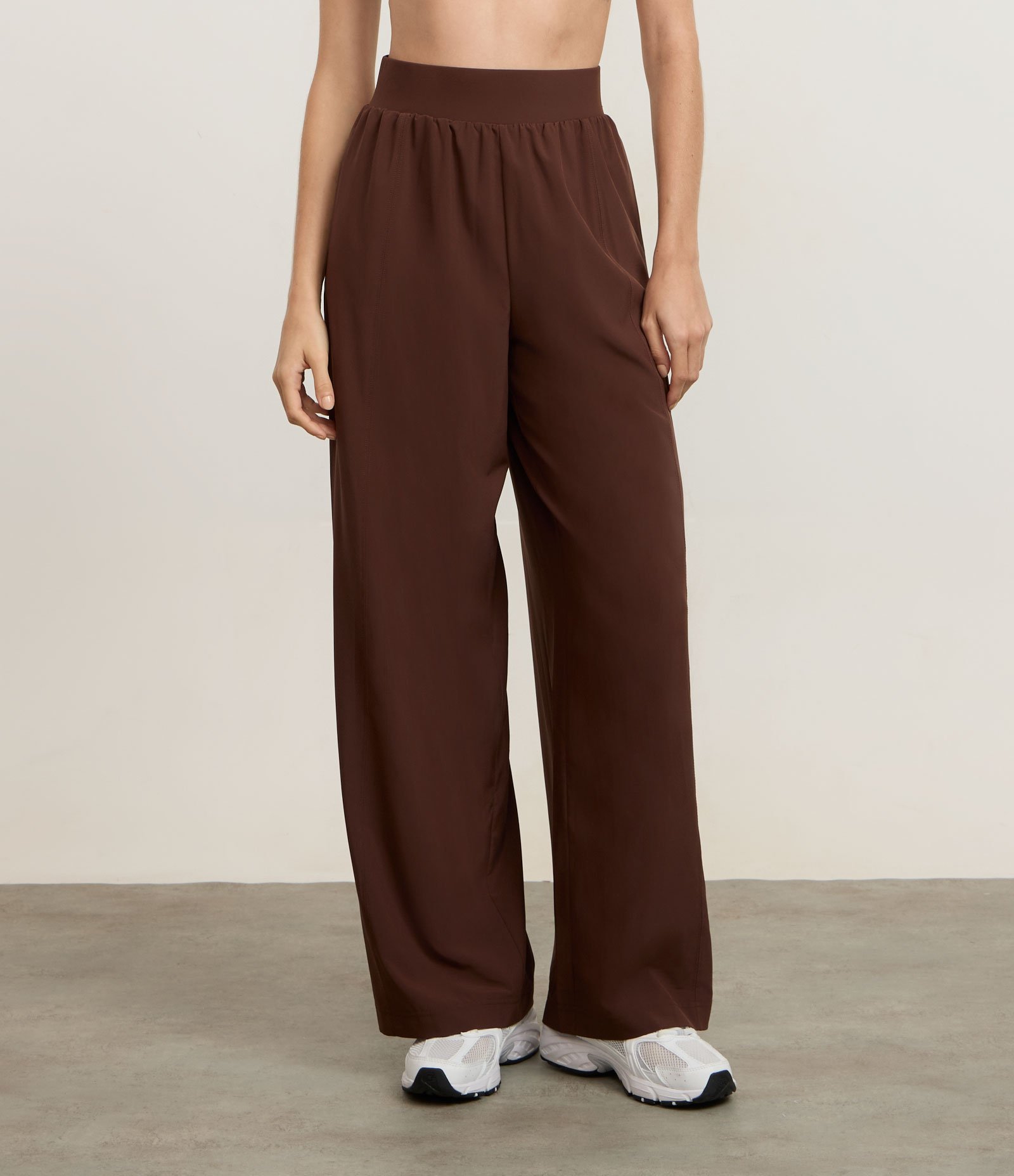 Calça Reta Esportiva com Cós Elástico Marrom 2