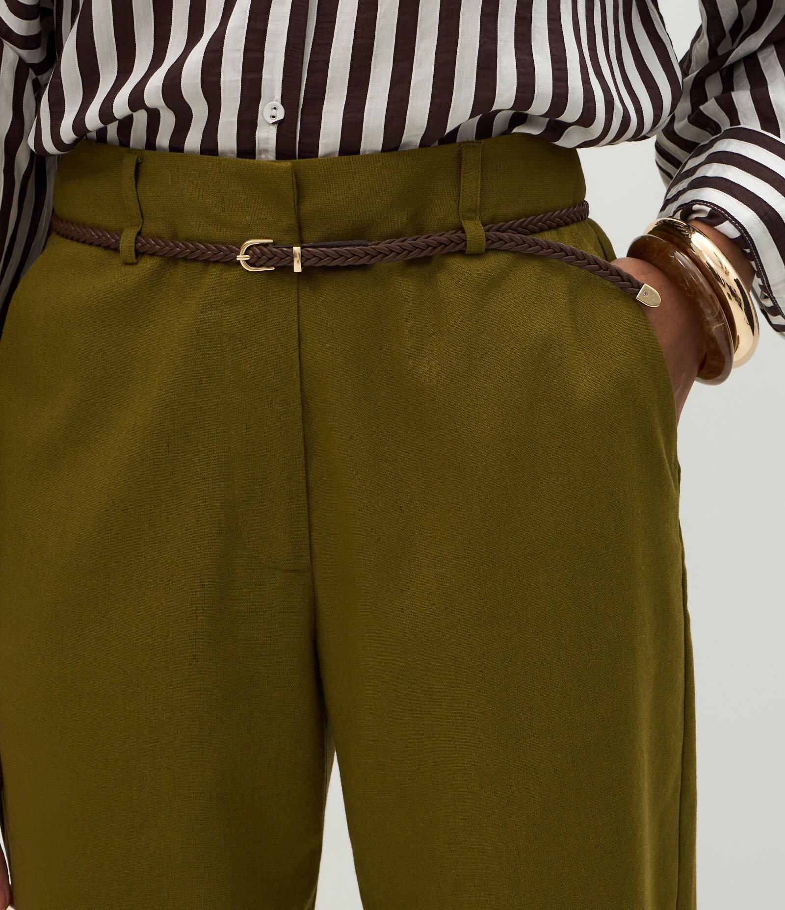 Calça Cenoura em Viscolinho com Cinto Verde 4