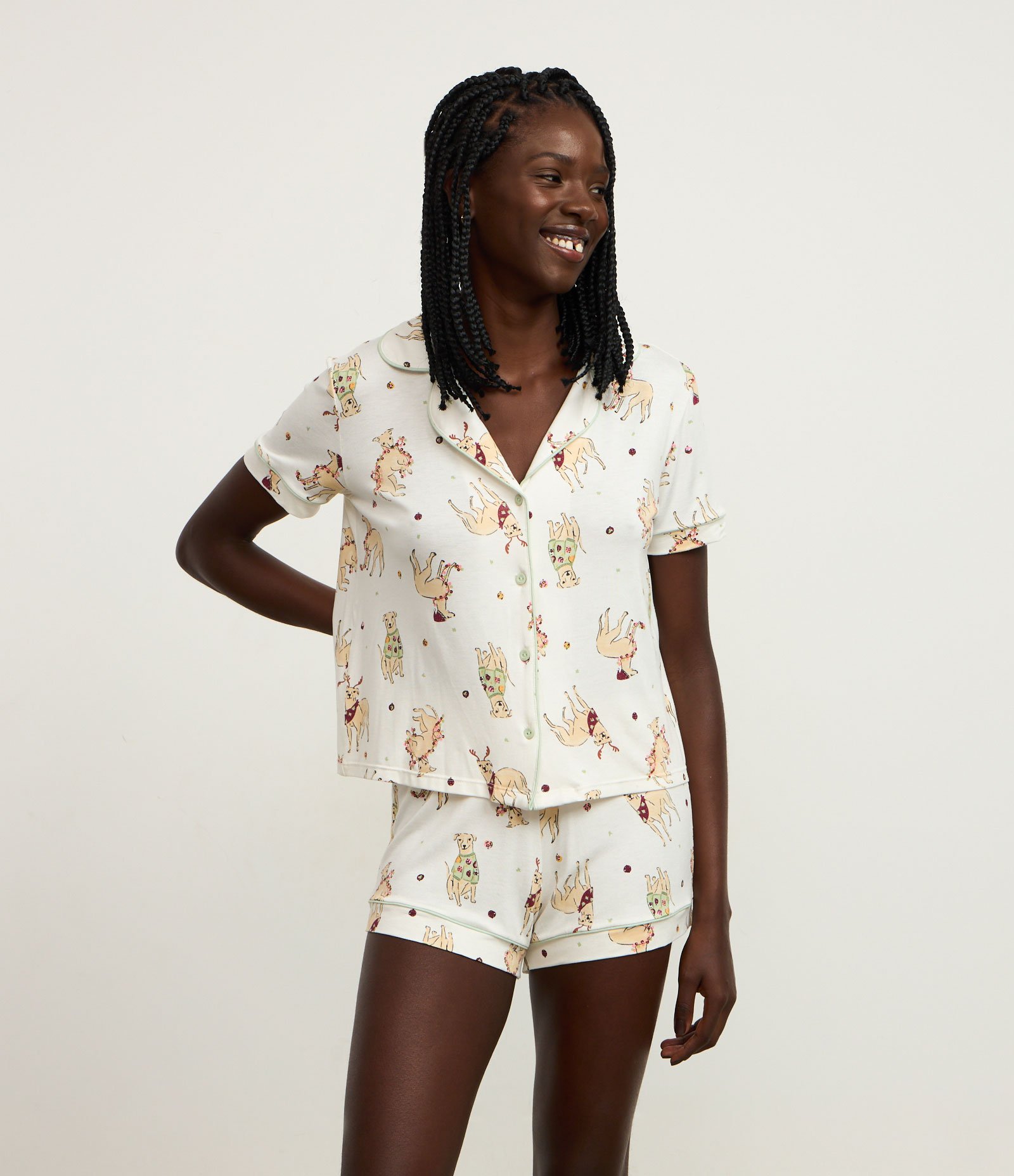 Pijama Short Doll Americano em Viscose com Estampa de Cachorrinhos Natalinos Off White 1