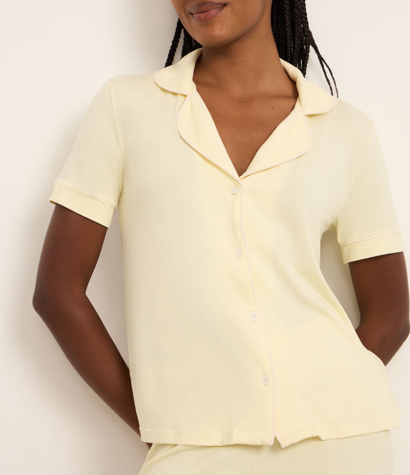 Pijama Short Doll em Viscose com Viés Contrastante Amarelo Manteiga 2