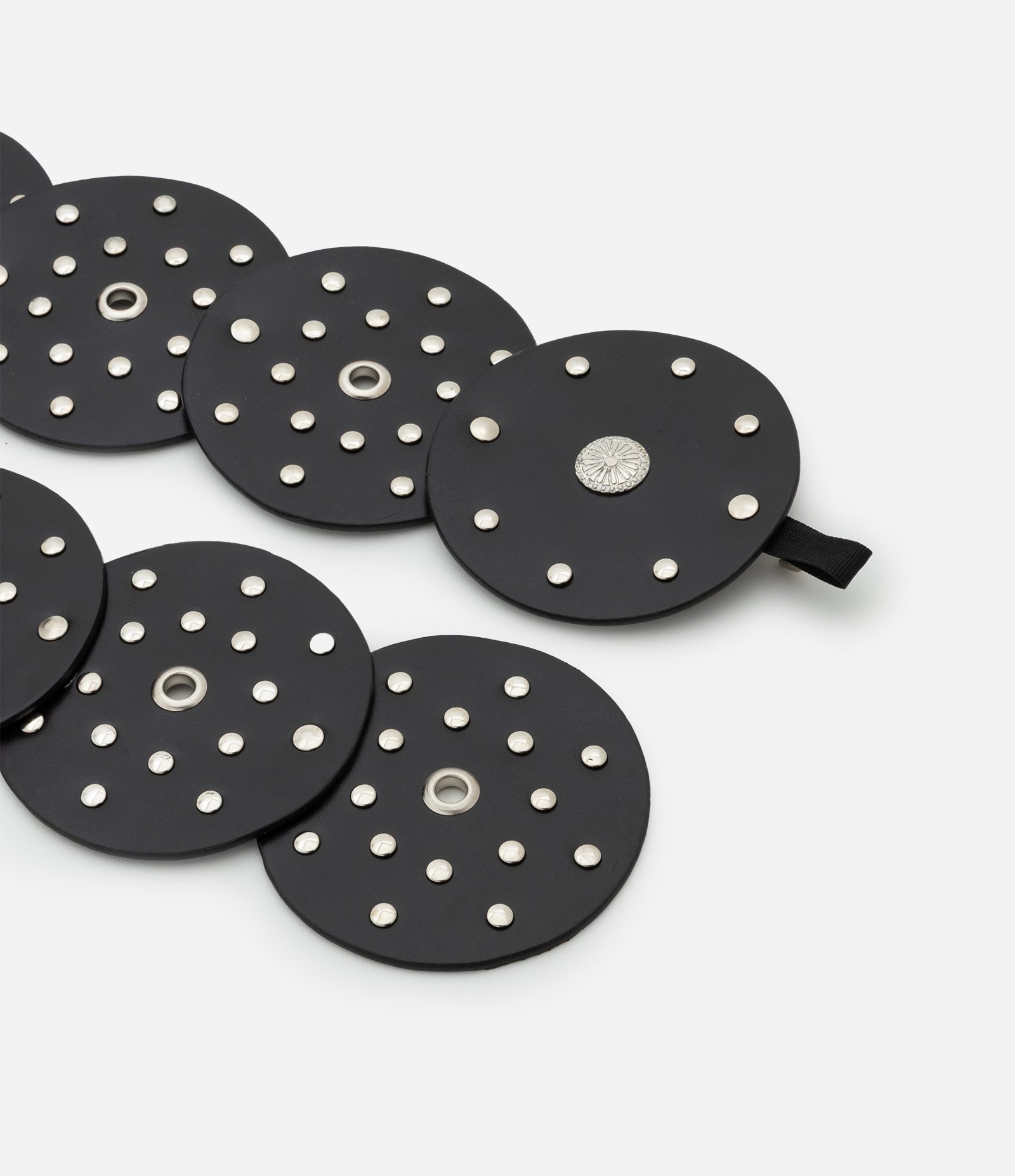 Cinto Largo com Forma de Discos com Tachinhas Preto 2