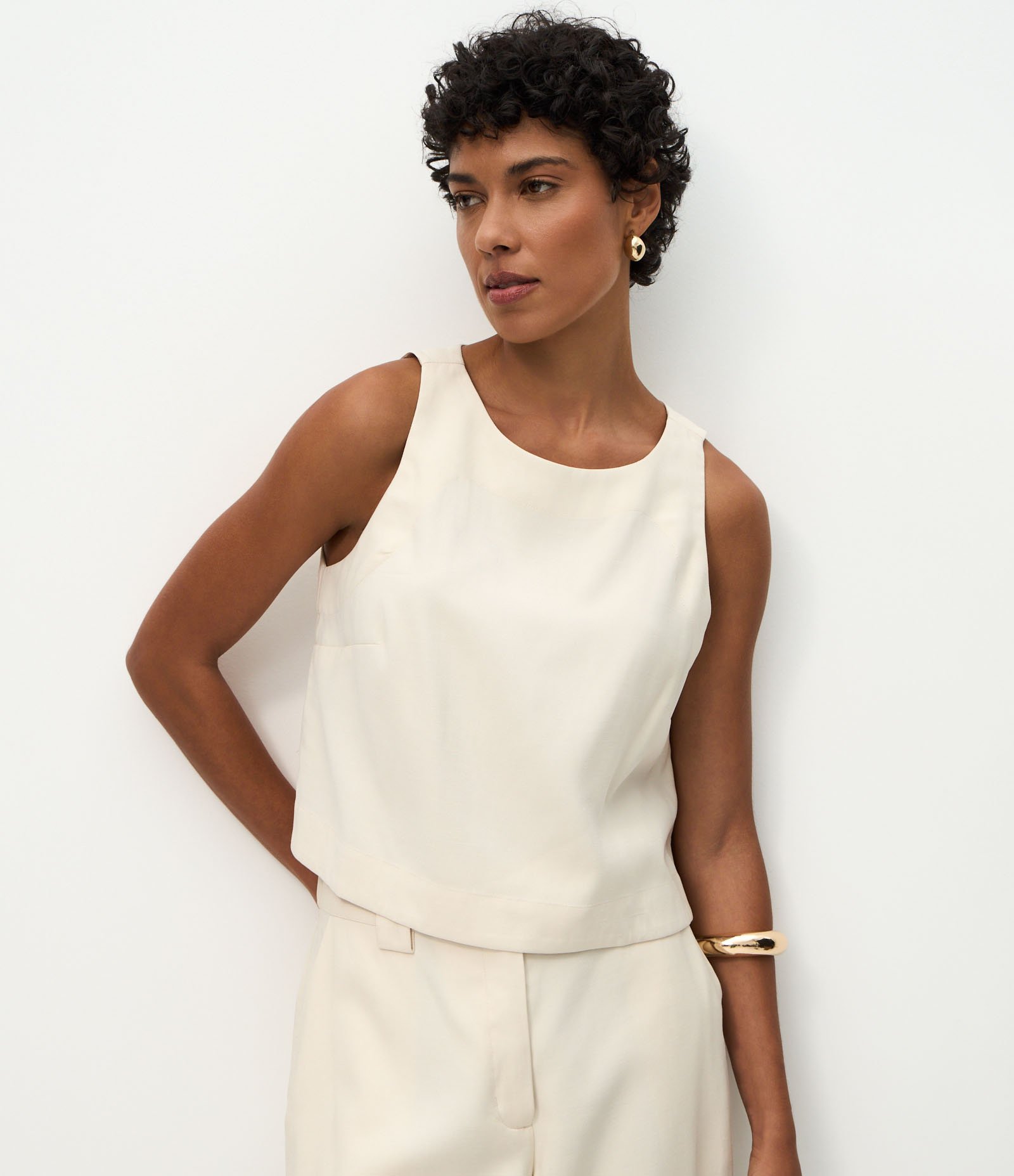 Blusa Estruturada em Viscose com Alça Larga Off White 1