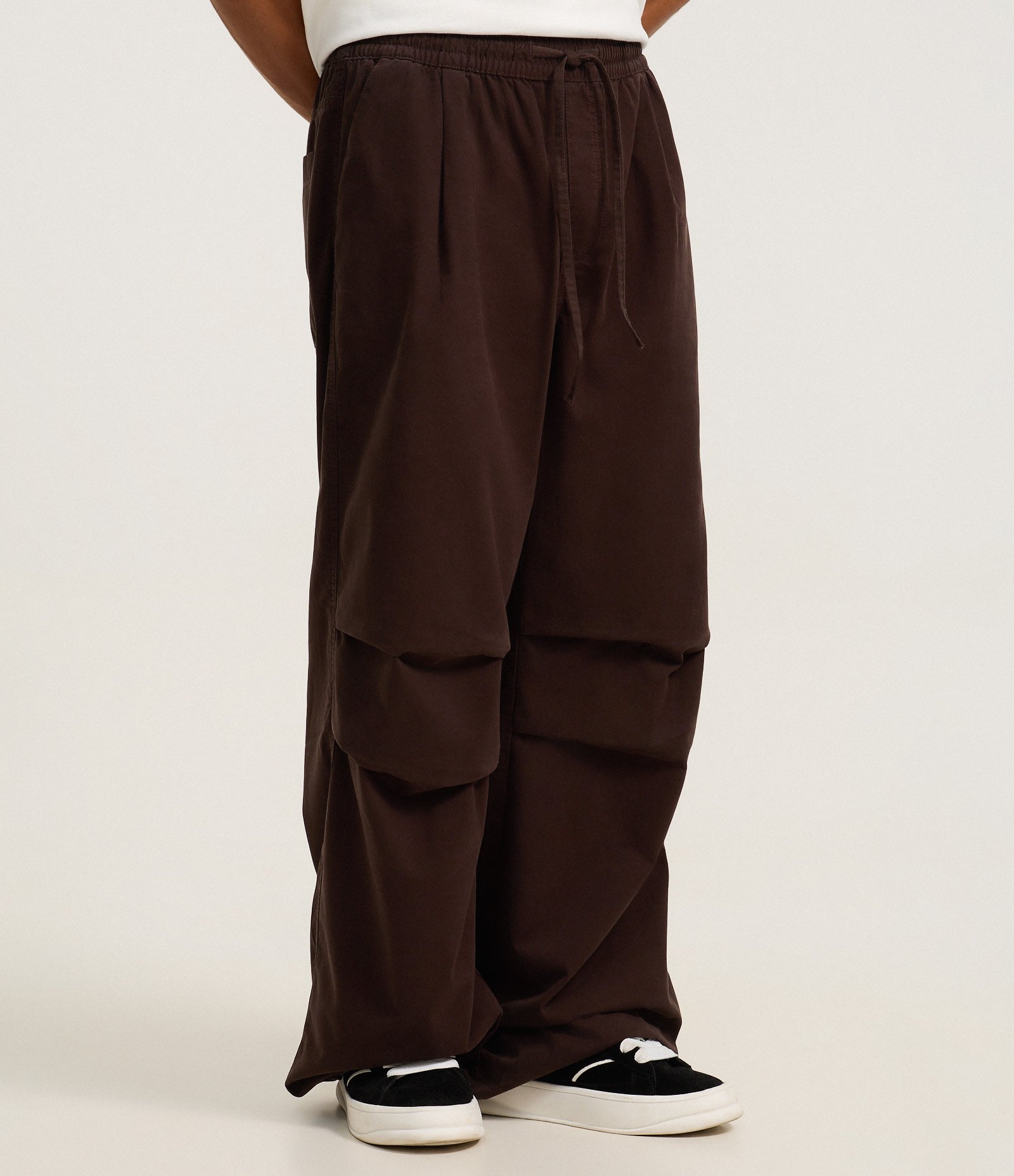 Calça Mega Baggy em Sarja com Ajuste na Barra Marrom 2