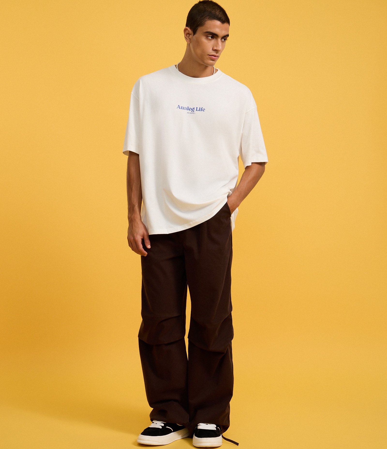 Calça Mega Baggy em Sarja com Ajuste na Barra Marrom 4