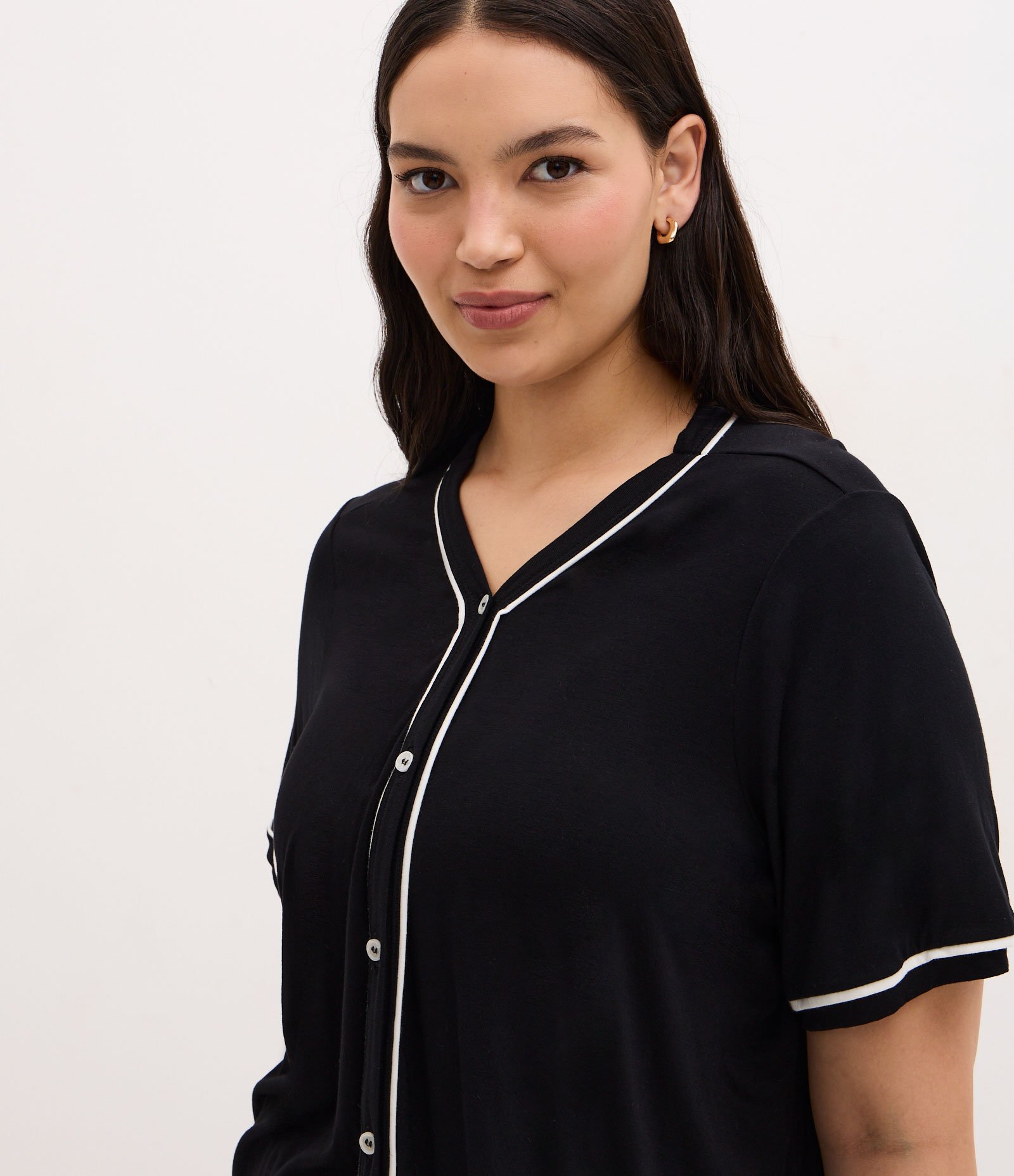 Pijama Curto em Viscolycra com Botões Frontais e Viés Contrastante Curve & Plus Size Preto 2