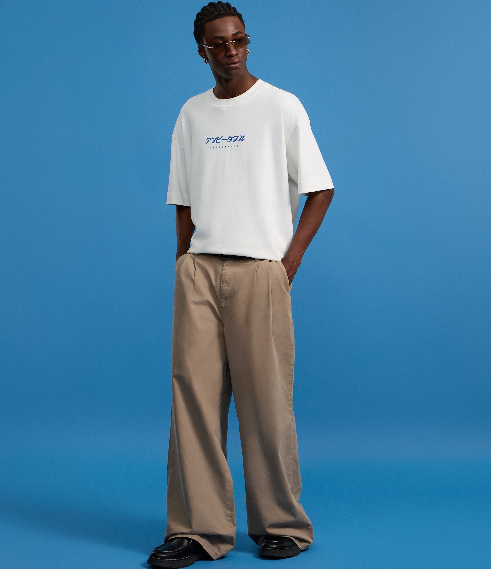 Calça Mega Baggy em Sarja com Pregas e Bolso Faca Marrom 4