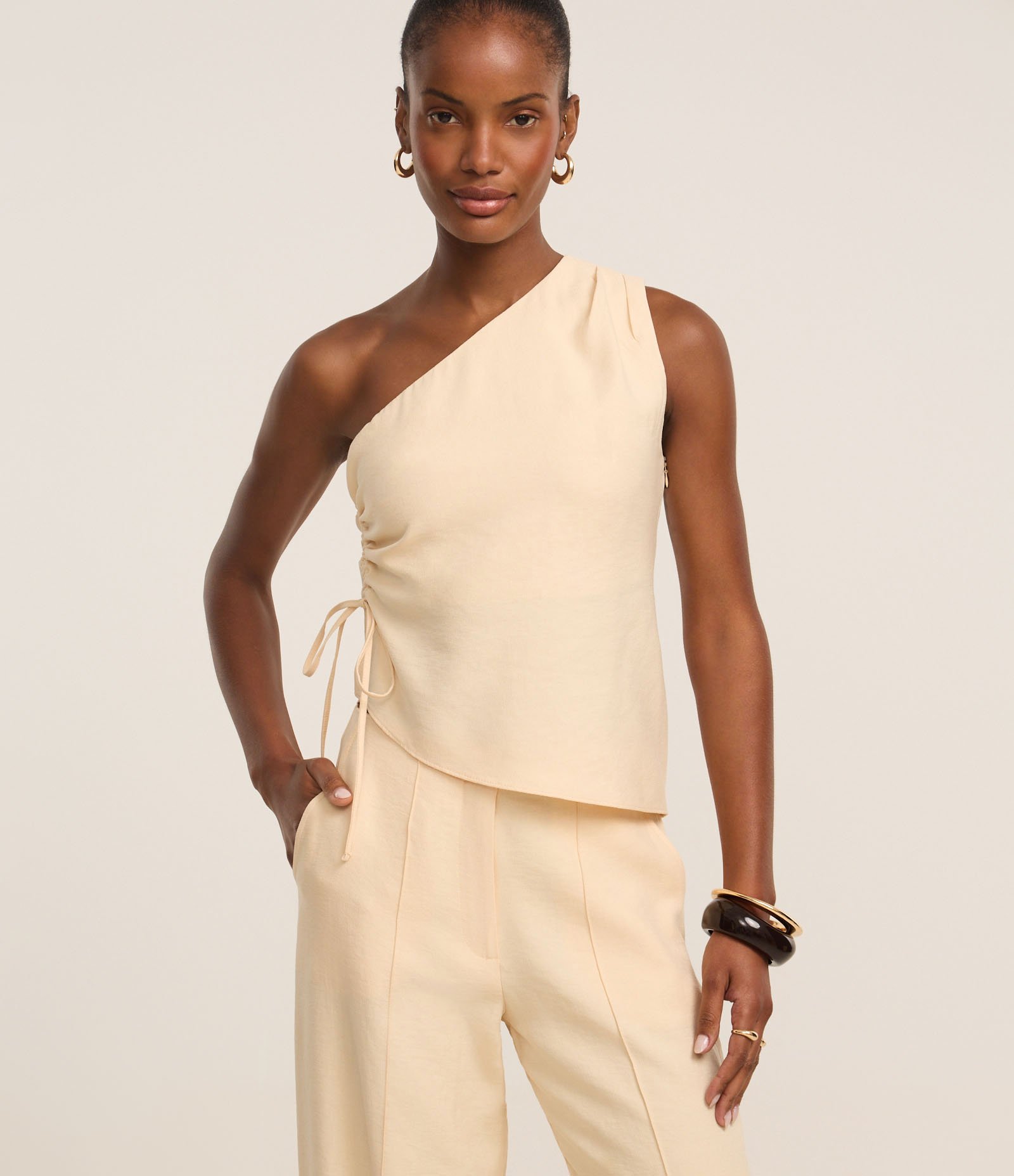 Blusa Alfaiatada Ombro Só em Viscose com Regulador Lateral Amarelo 2