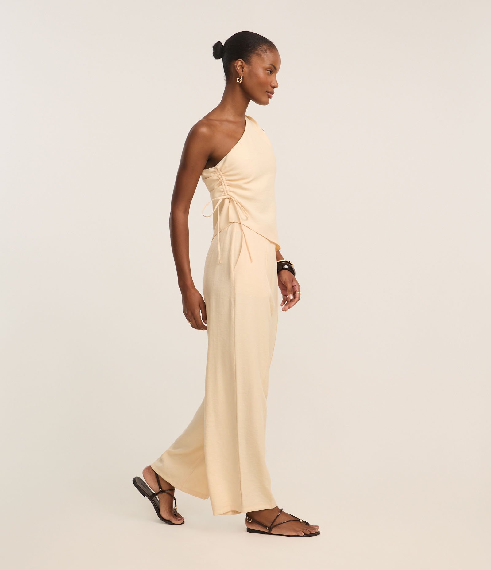 Blusa Alfaiatada Ombro Só em Viscose com Regulador Lateral Amarelo 4