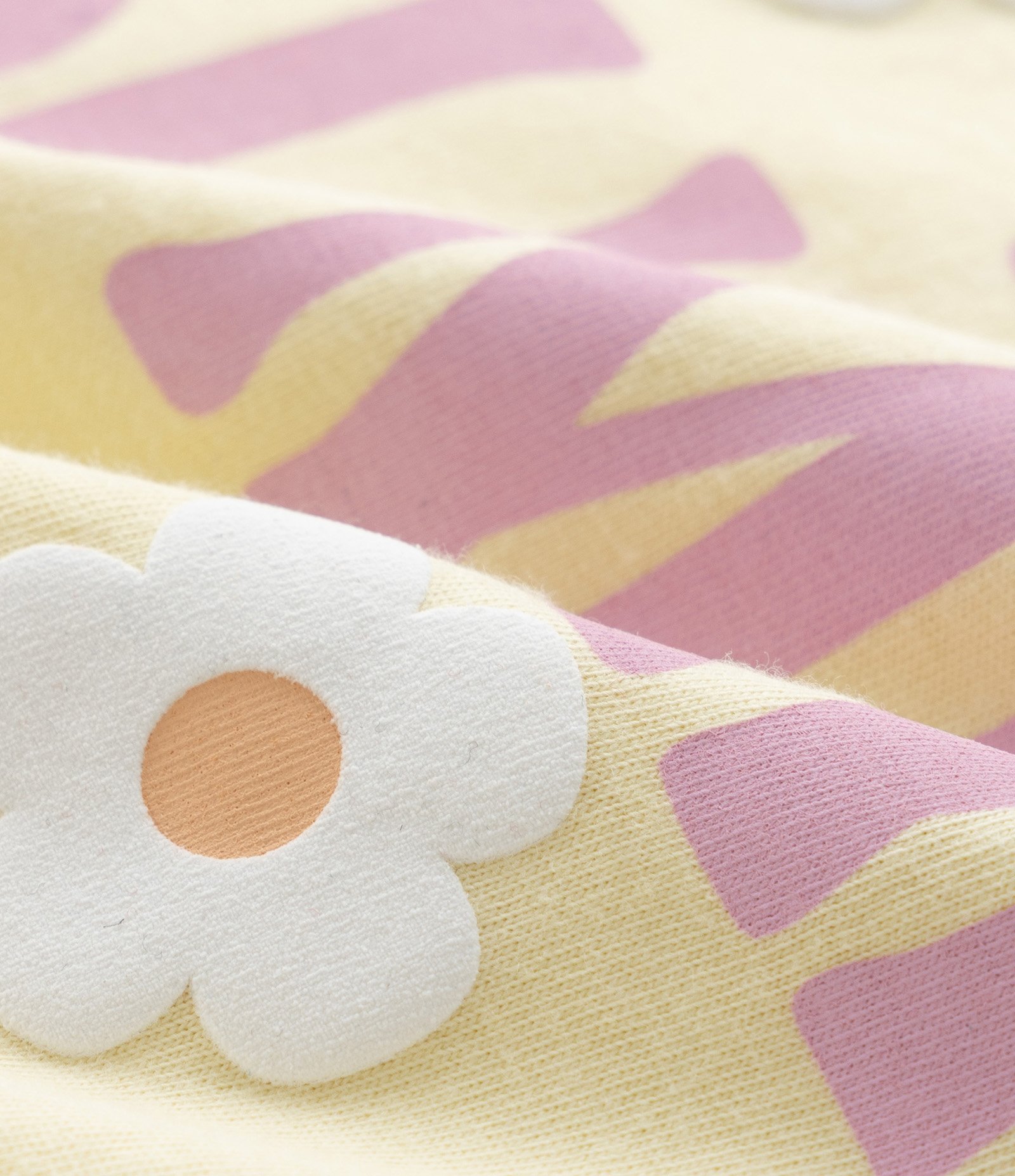 Camiseta Infantil Boxy com Flor em Crochê Enjoy The Summer - Tam 5 a 14 Anos Amarelo 3