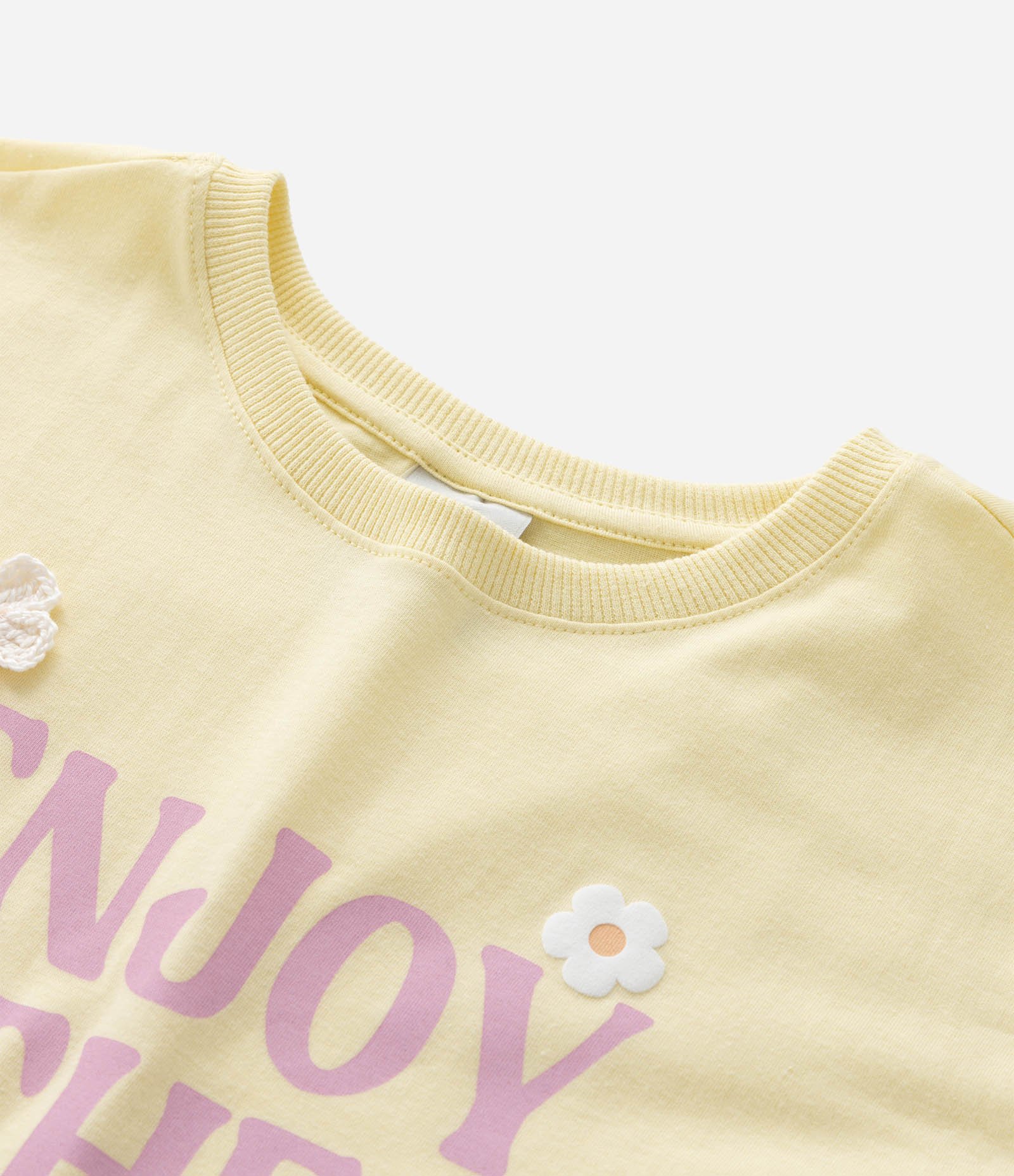 Camiseta Infantil Boxy com Flor em Crochê Enjoy The Summer - Tam 5 a 14 Anos Amarelo 5