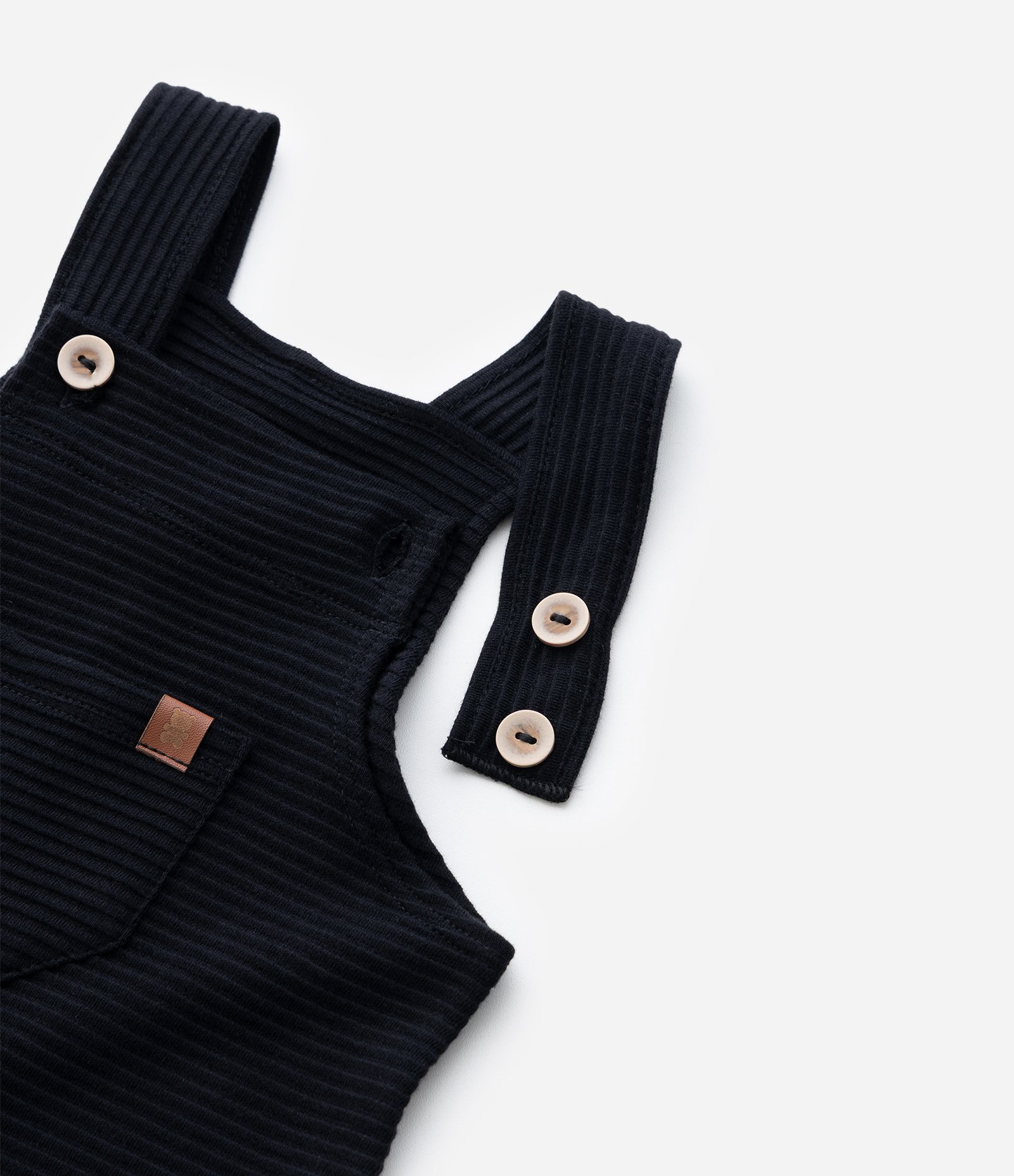 Jardineira Infantil Texturizada com Bolsinho - Tam 0 a 18 meses Preto 6