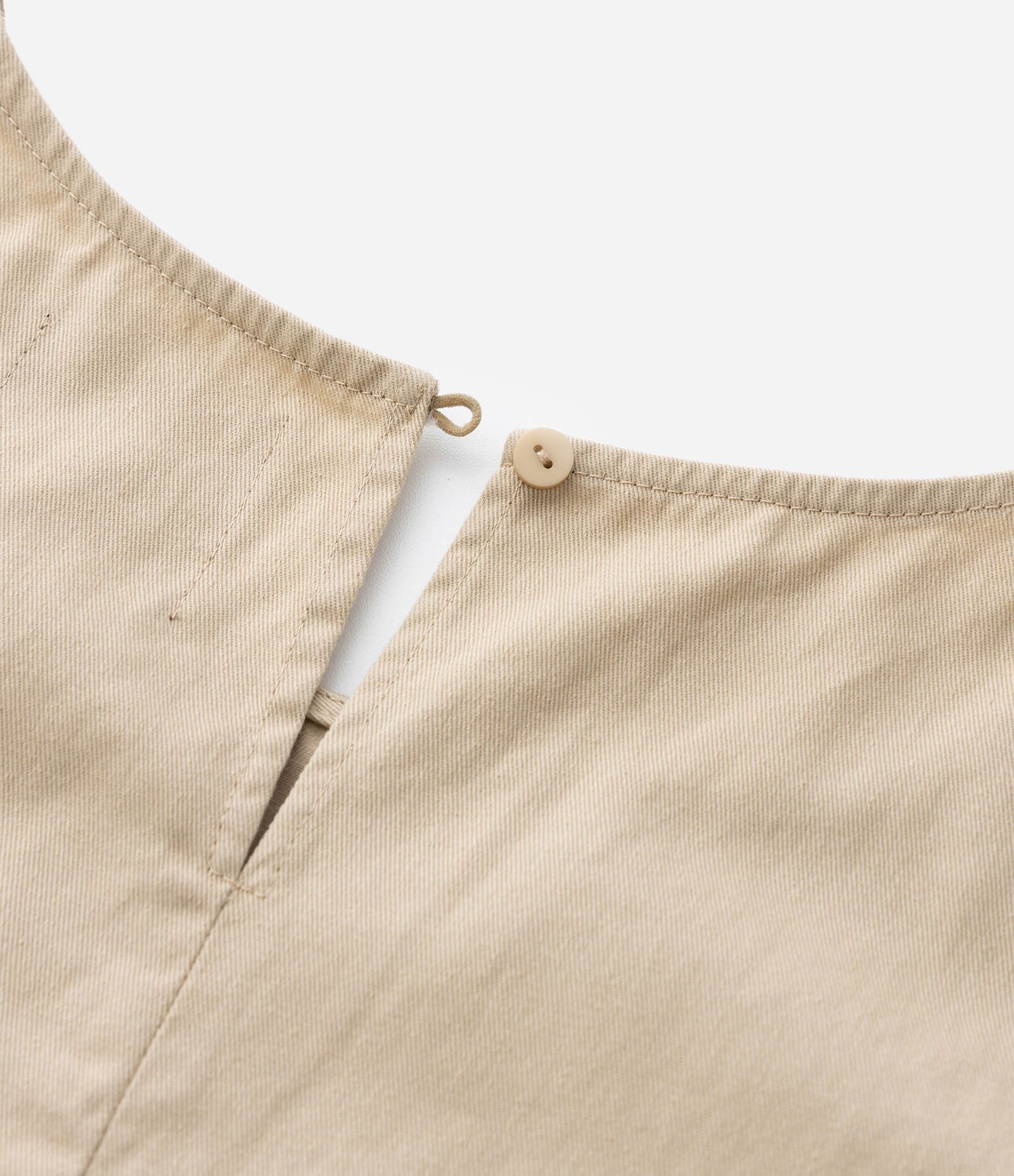 Blusa sem Manga em Sarja Curve & Plus Size Bege 7