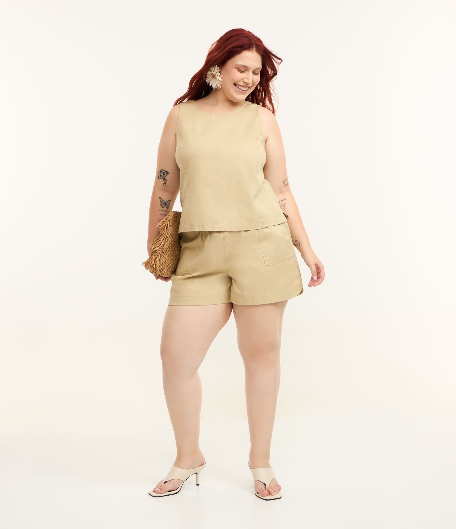 Blusa sem Manga em Sarja Curve & Plus Size Bege 2