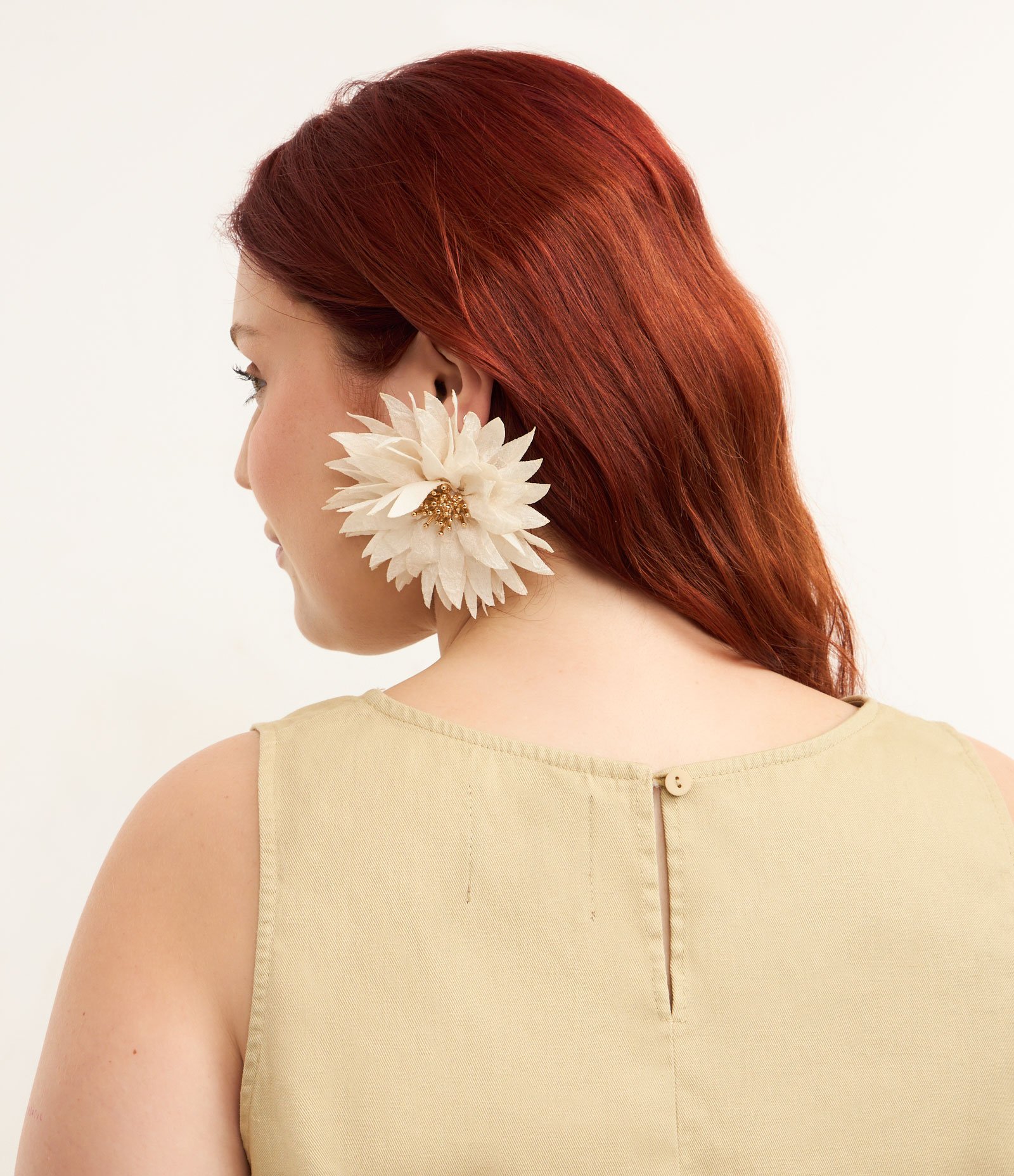 Blusa sem Manga em Sarja Curve & Plus Size Bege 3