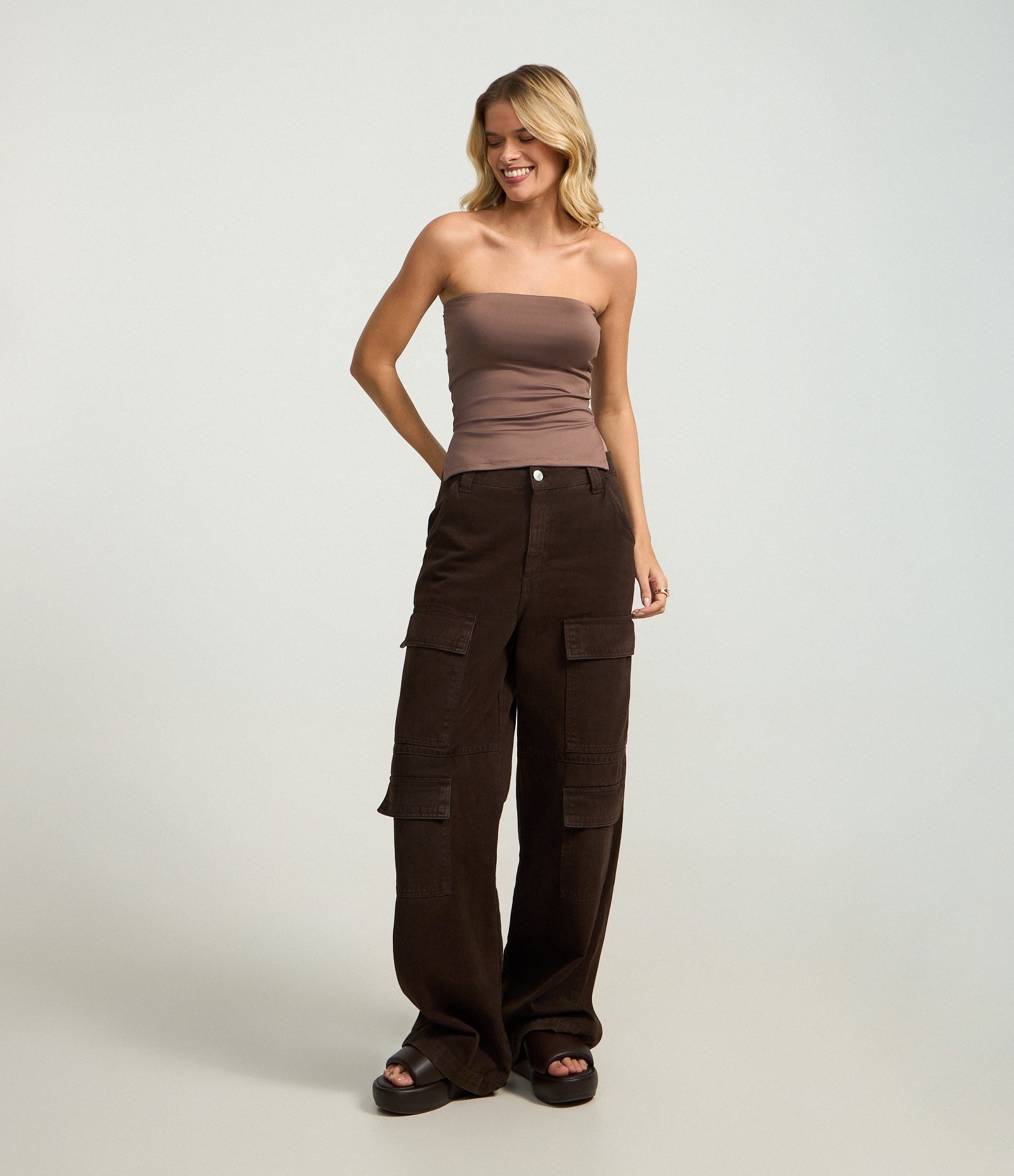 Blusa em Microfibra Tomara que Caia com Fenda Lateral Marrom 2