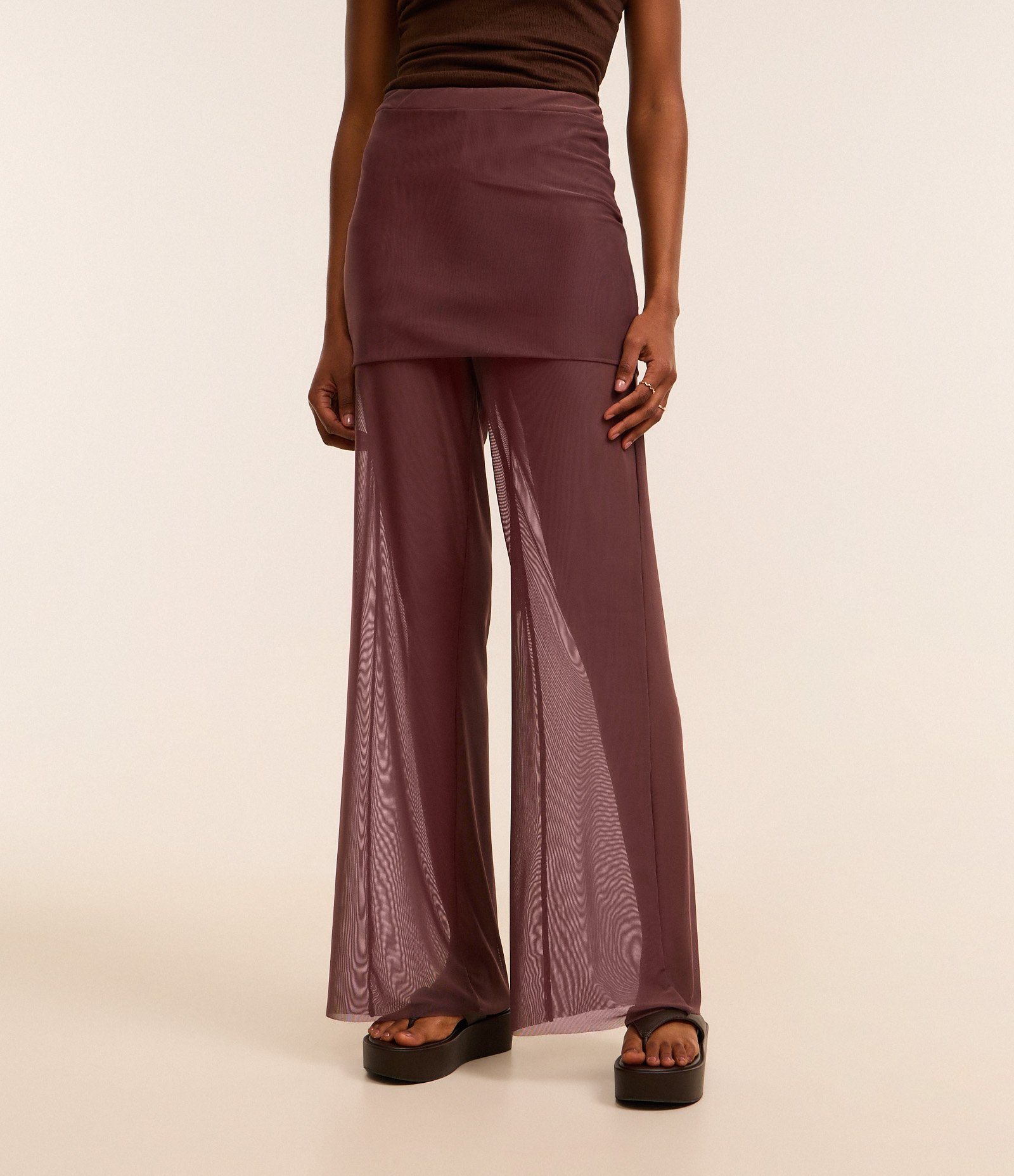 Calça Reta em Tule com Saia Sobreposta Bordô 2