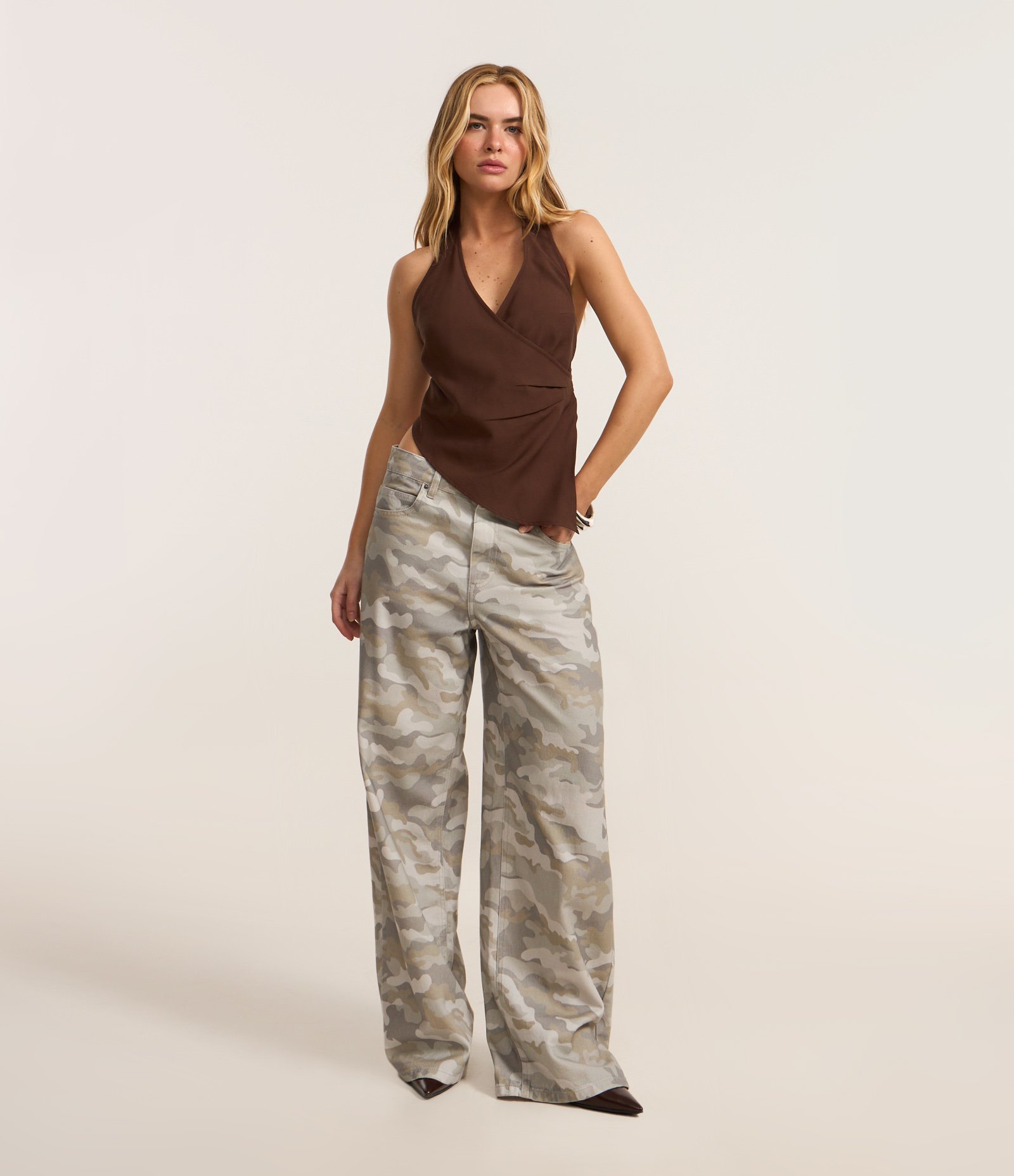 Calça Loose em Jeans Camuflado com Bolsos Verde 1