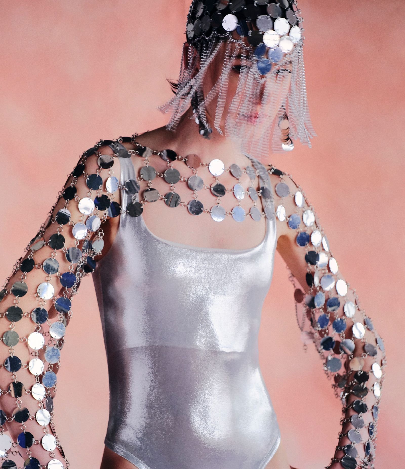 Body Chain em Paetê com Mangas Prata 1