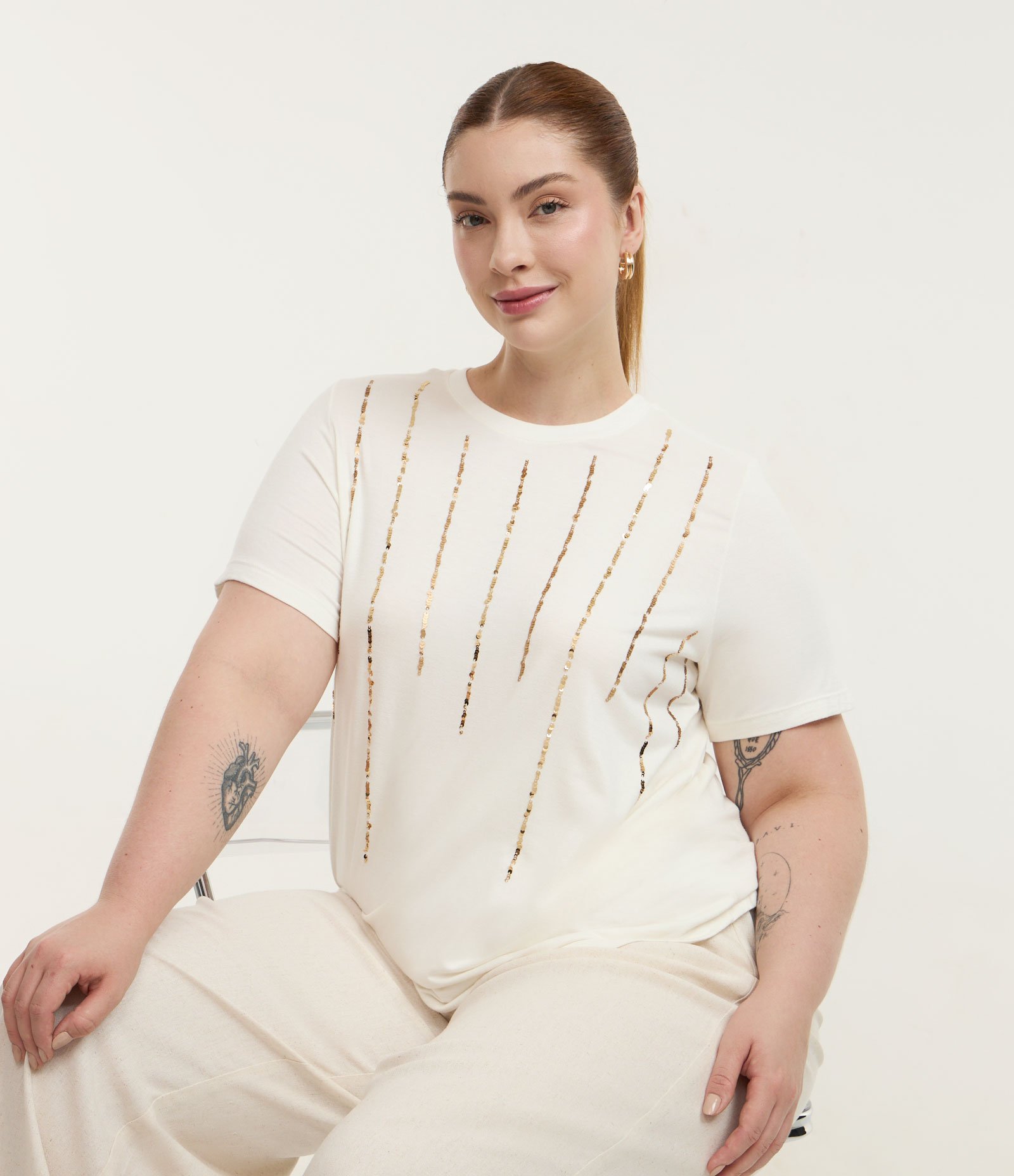 Camiseta em Viscolycra com Chuvas de Paetê Curve & Plus Size Branco 1