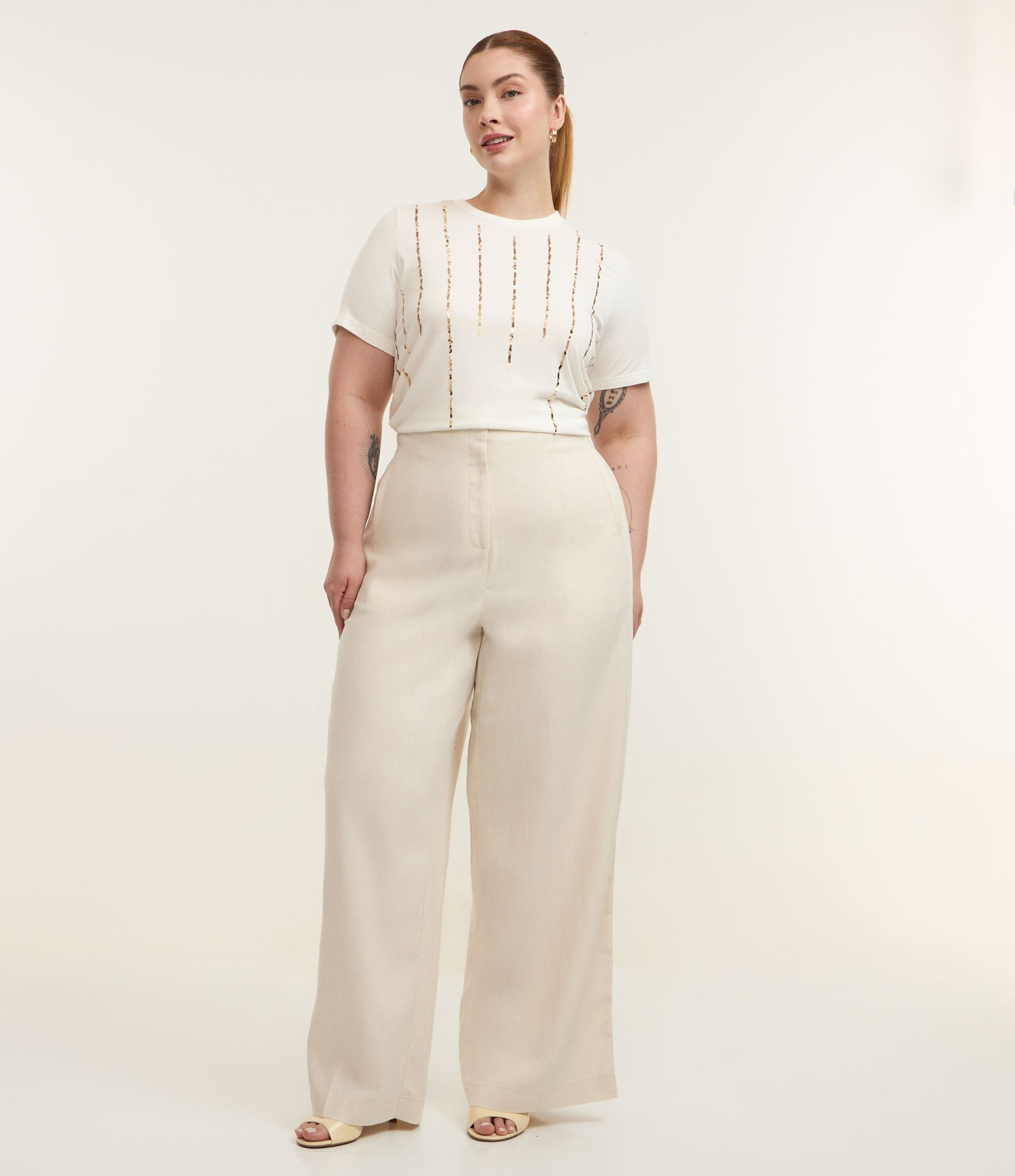 Camiseta em Viscolycra com Chuvas de Paetê Curve & Plus Size Branco 2