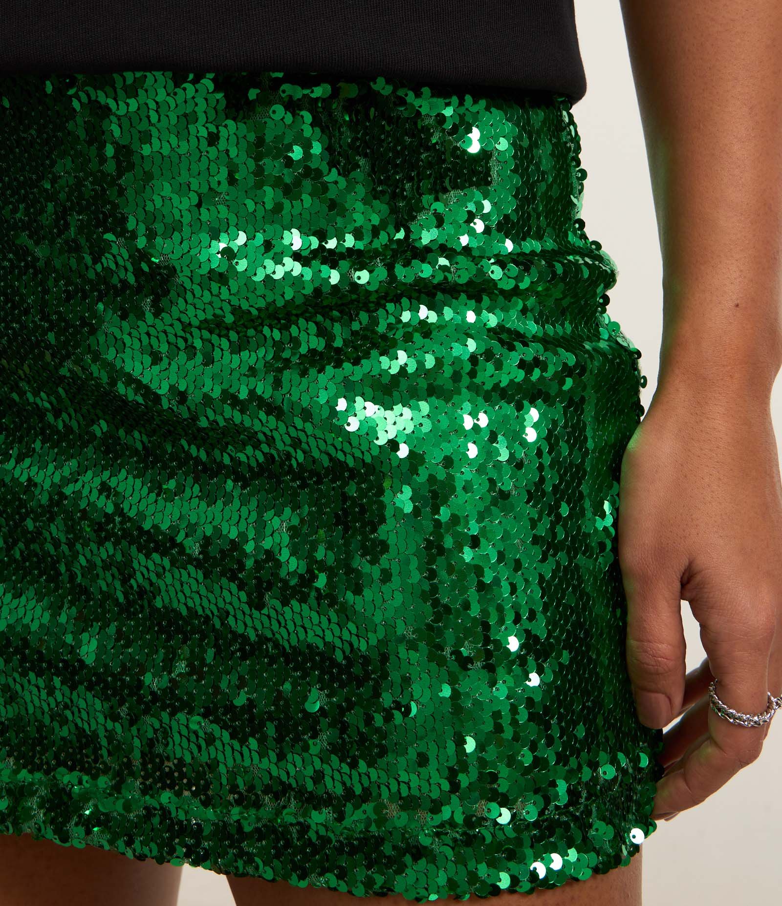 Saia Curta em Paetê Verde 4