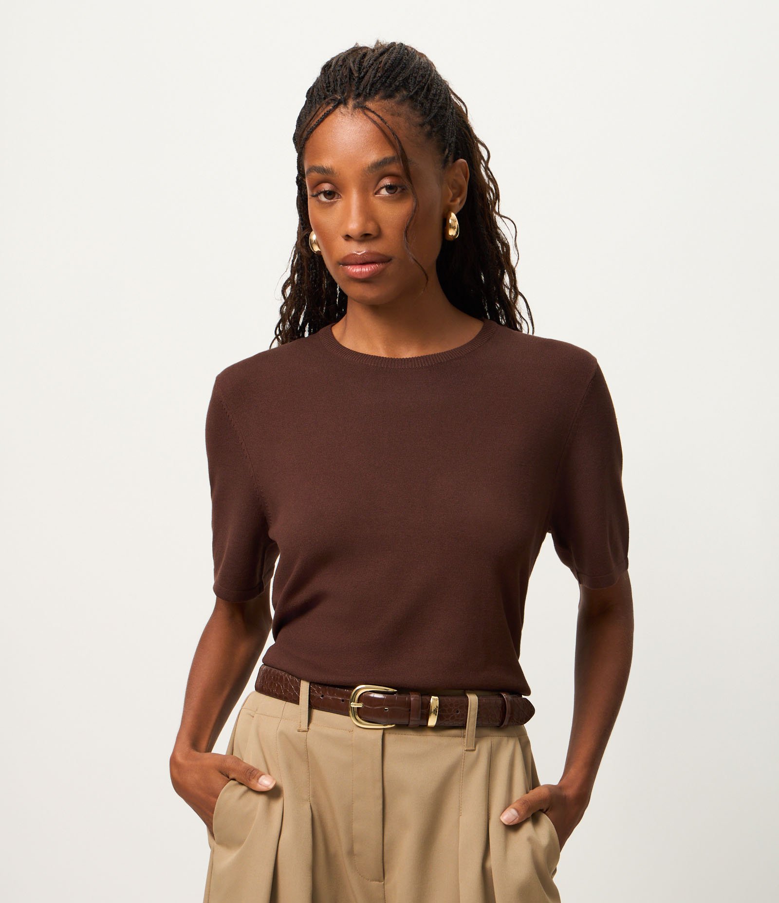 Blusa Manga Curta com Modelagem Regular Marrom 1
