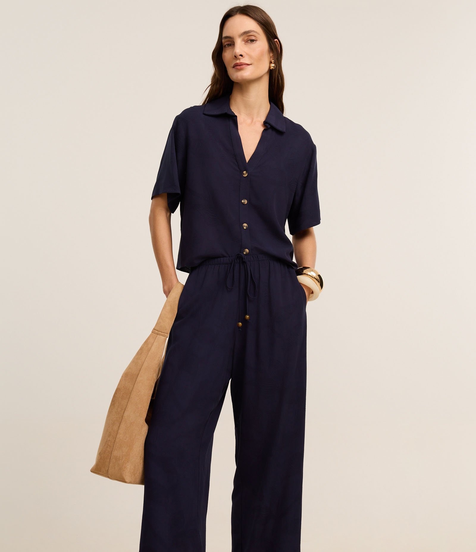 Calça Wide Leg Fluida em Viscose com Textura Floral de Jacquard Azul Marinho 2