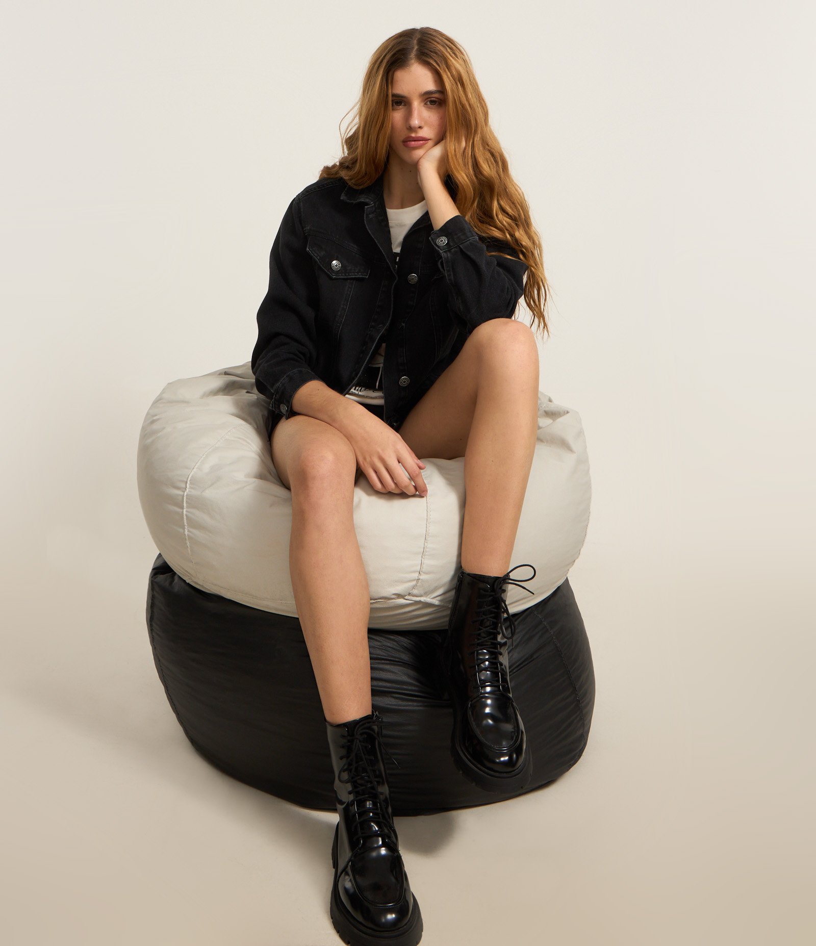 Jaqueta Boxy em Jeans com Bolsos e Recortes Preto 1