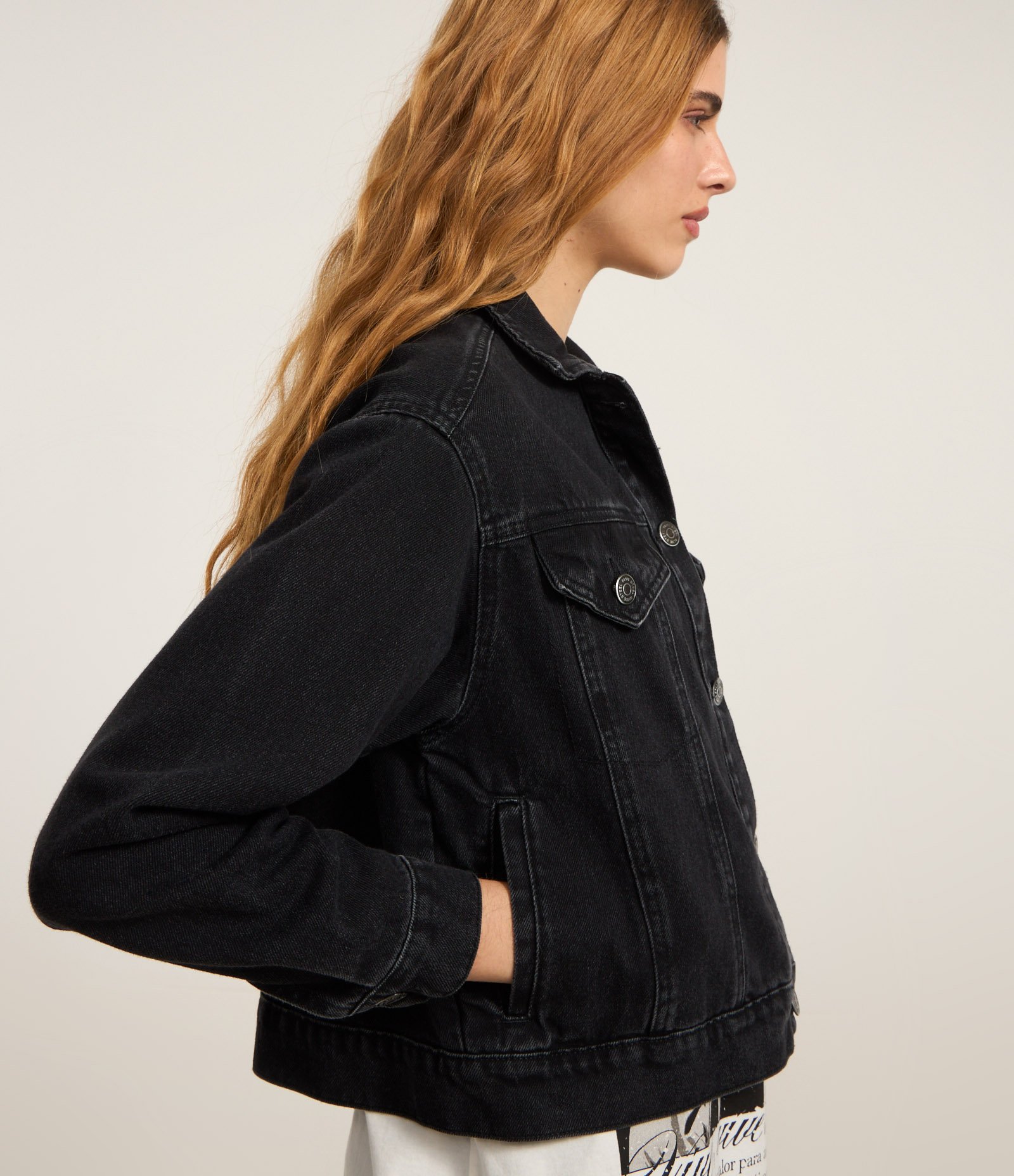 Jaqueta Boxy em Jeans com Bolsos e Recortes Preto 5
