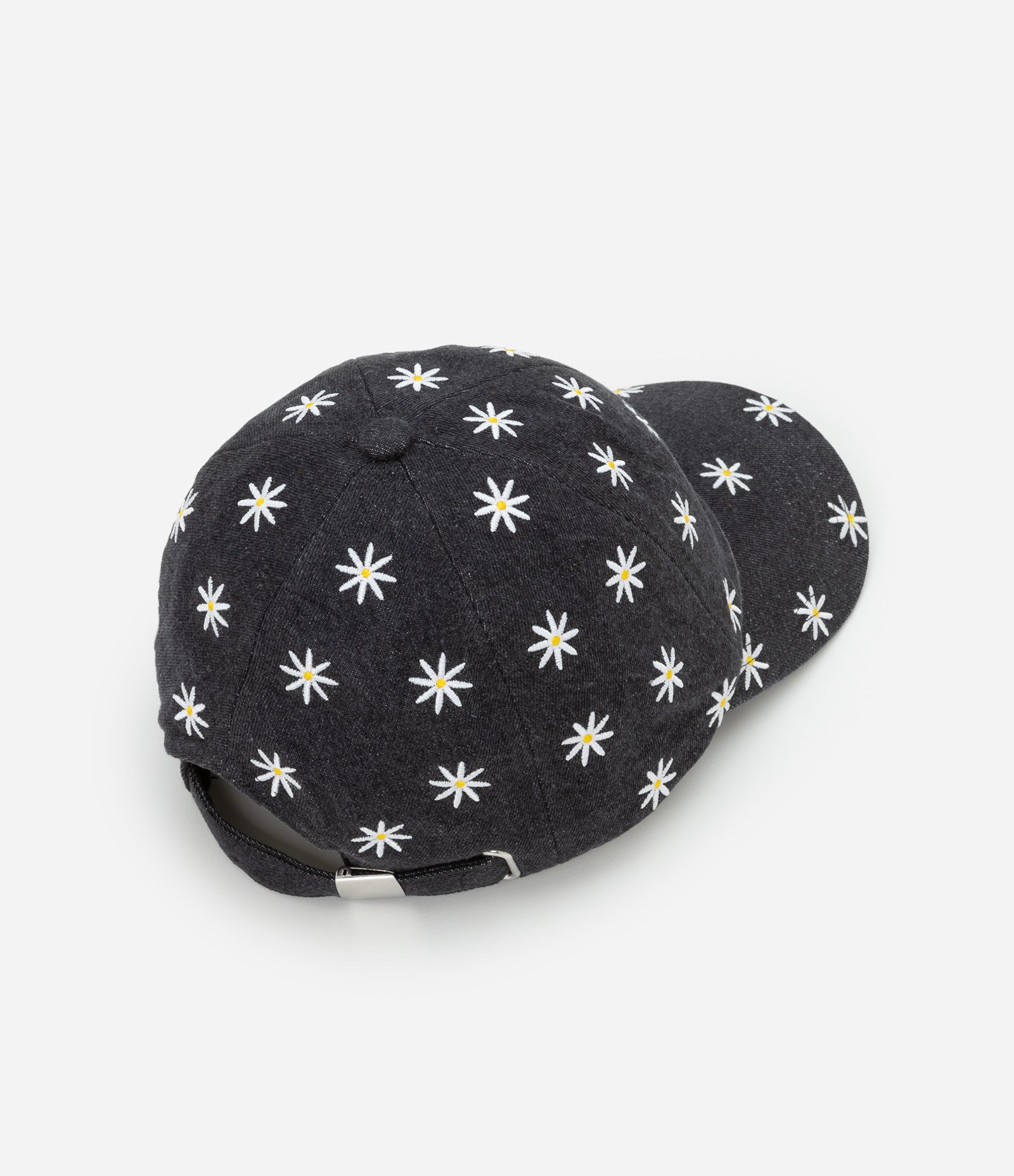 Boné Aba Curva em Sarja com Bordado de Margaridas Preto 2