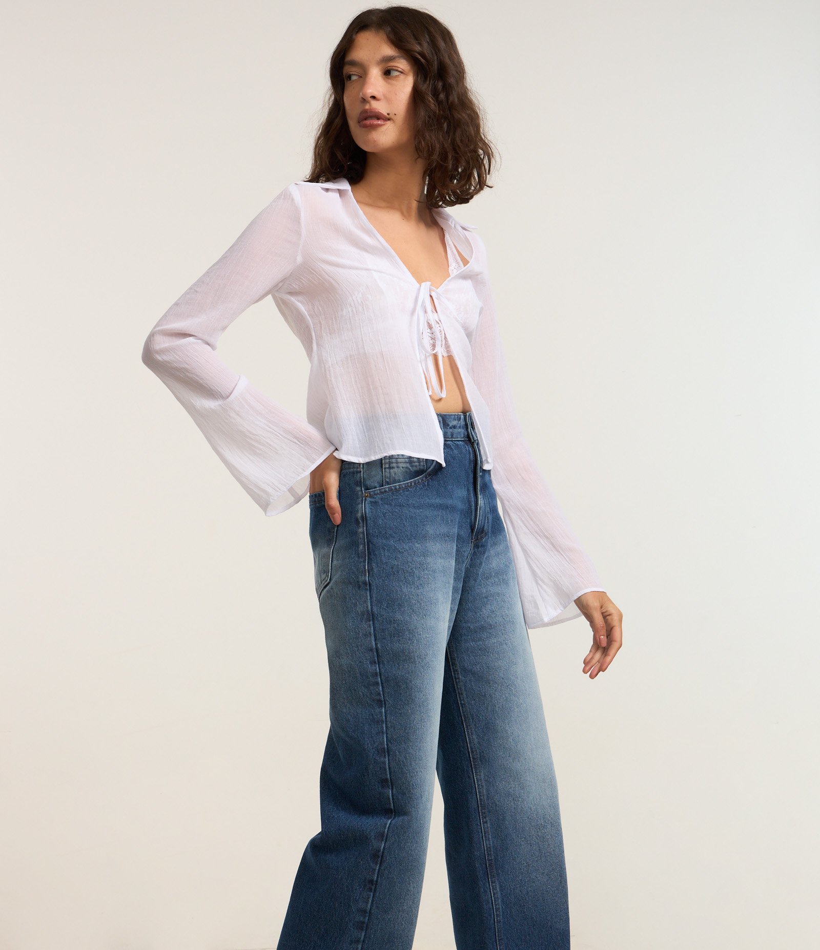 Calça Reta em Jeans com Cintura Média Azul 2