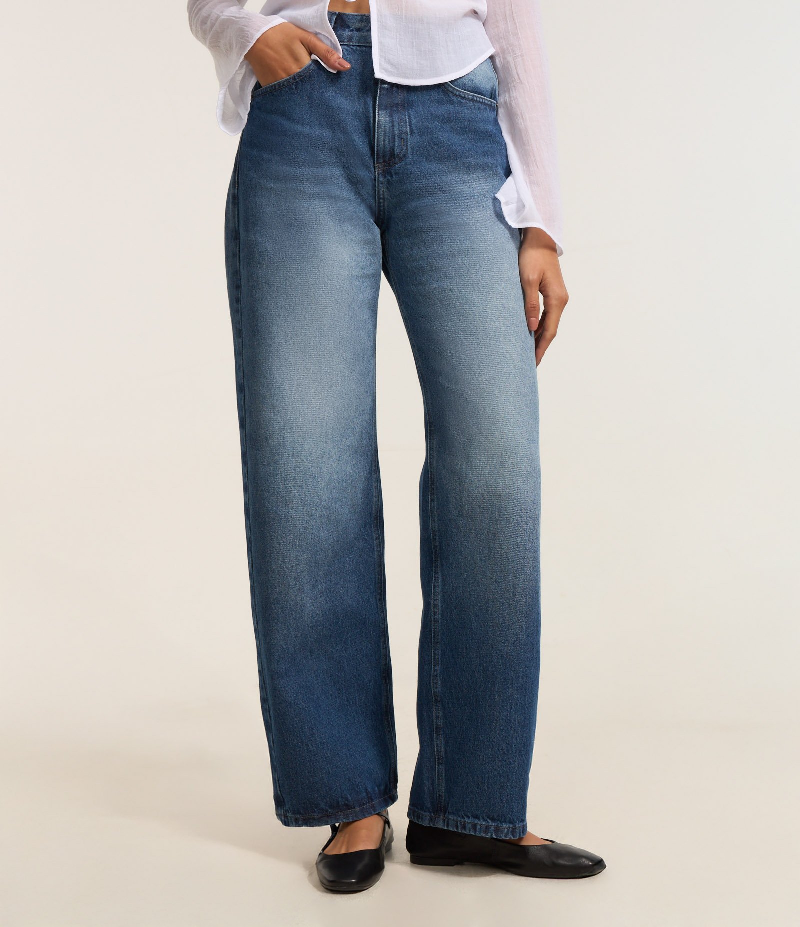 Calça Reta em Jeans com Cintura Média Azul 3