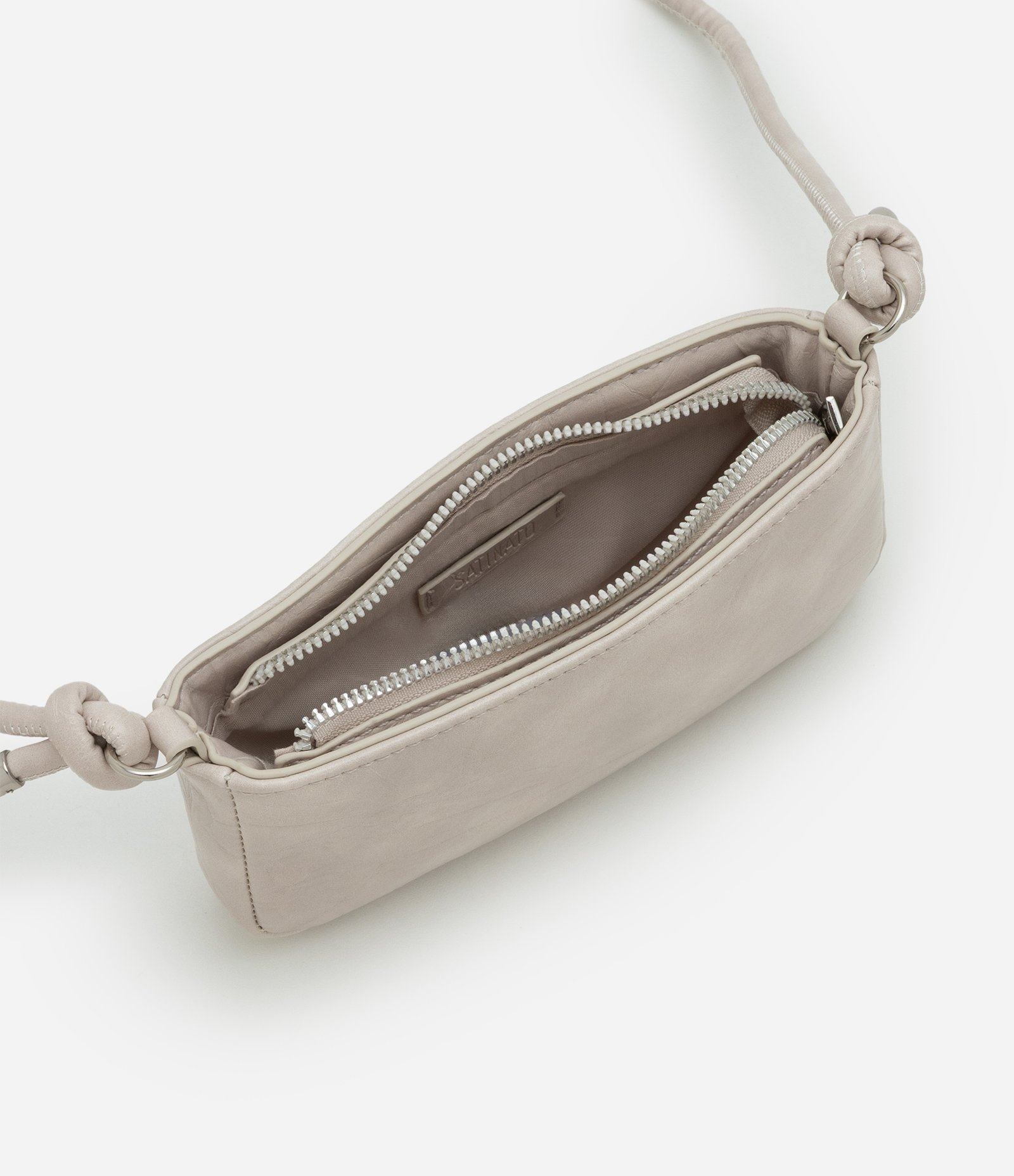 Bolsa Carteira Transversal Grande com Alça Tubular e Detalhes de Metal Cinza 6