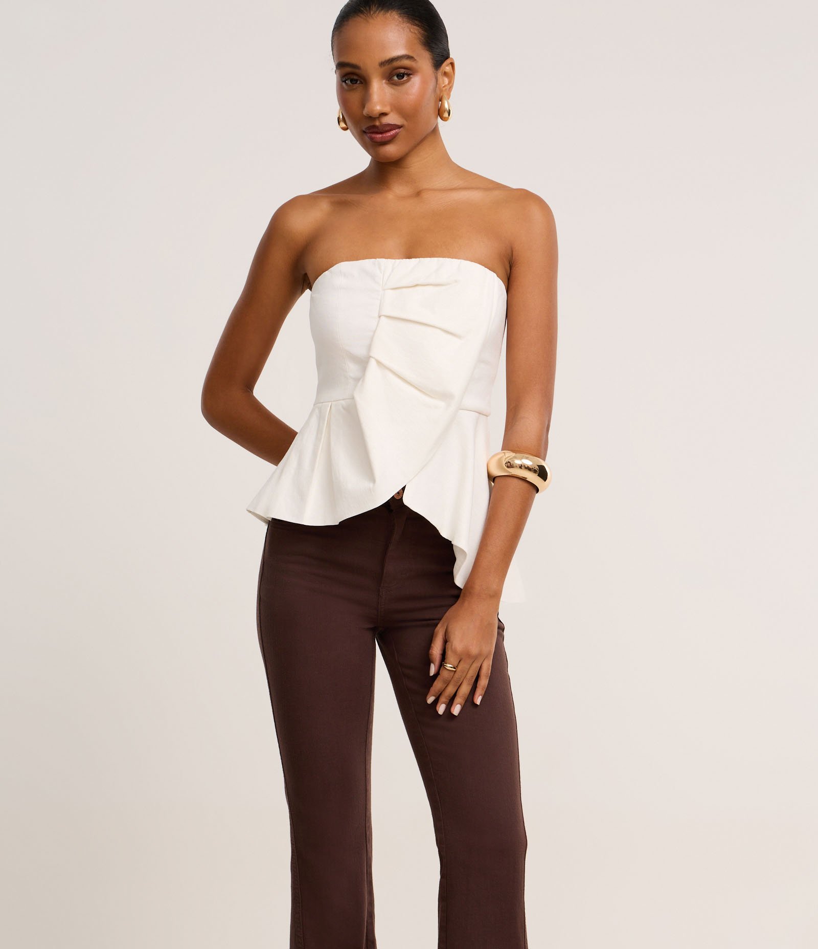 Calça Flare Cintura Alta em Sarja com Costura Lateral Transpassada Marrom 2