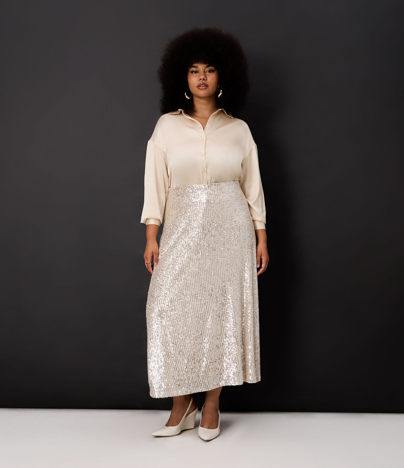 Camisa em Cetim Curve & Plus Size Bege 2