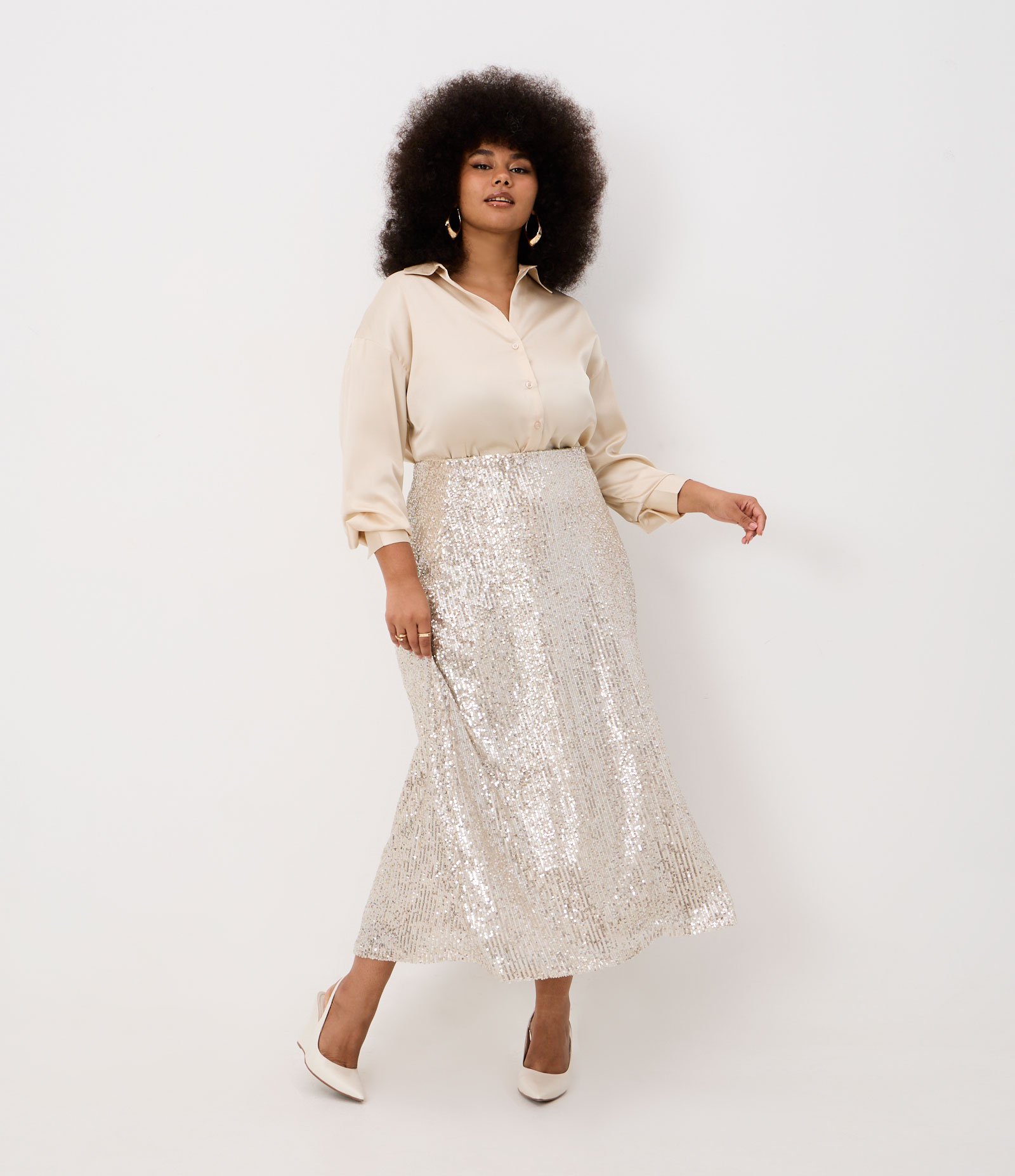 Camisa em Cetim Curve & Plus Size Bege 3