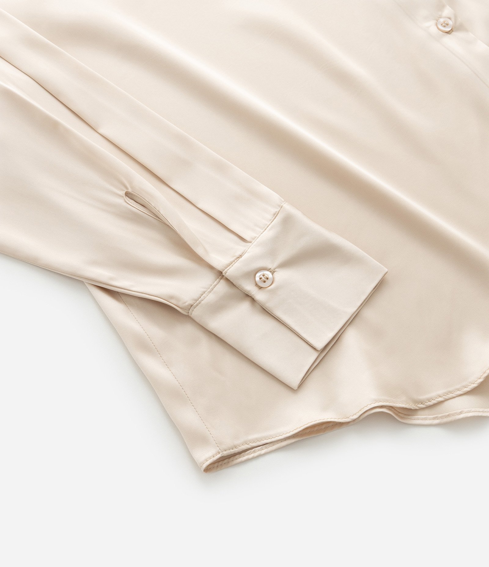 Camisa em Cetim Curve & Plus Size Bege 8